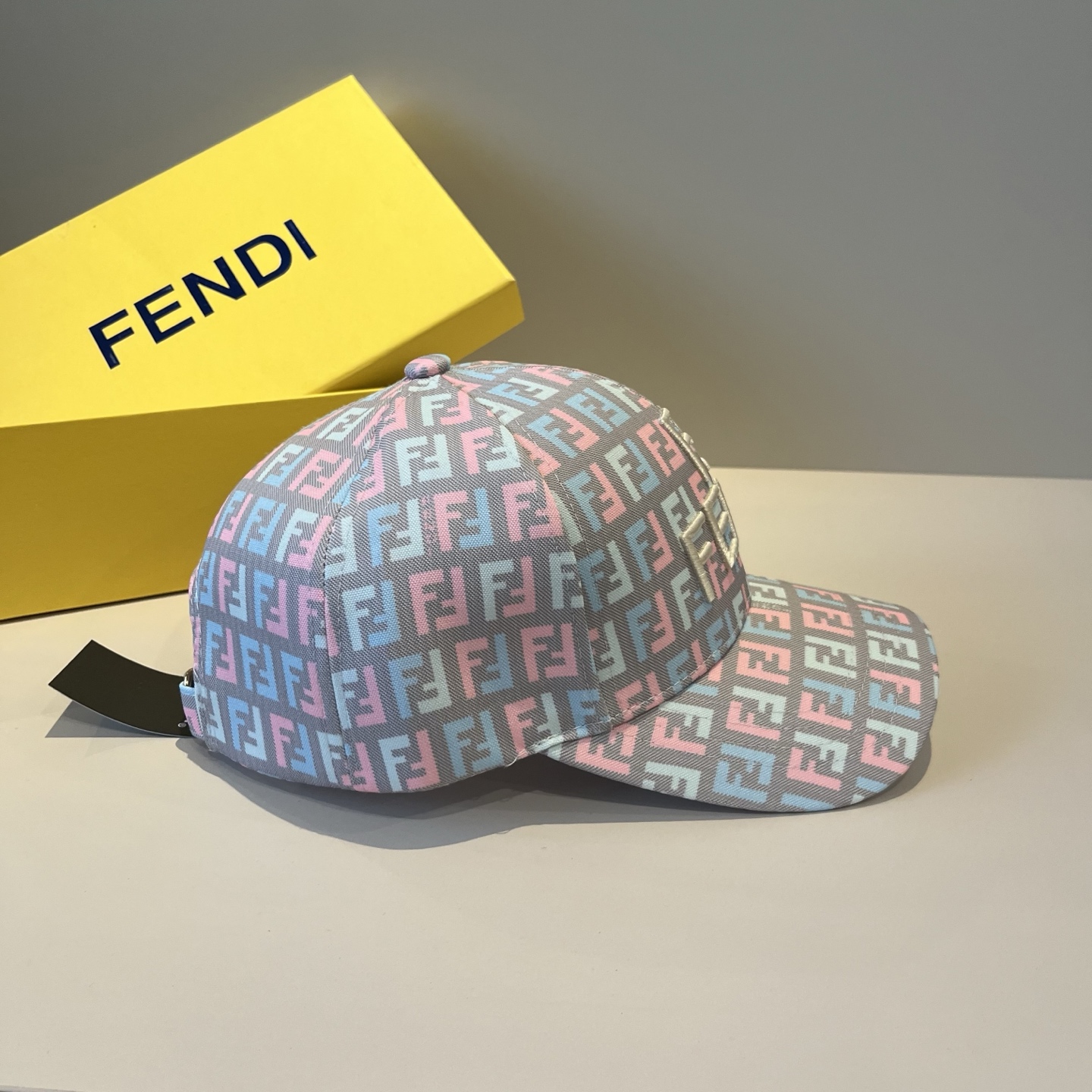  FENDI芬迪 老花系列棒球帽🧢 经典FF中古单品，气质穿搭单品，质量杠杠👍