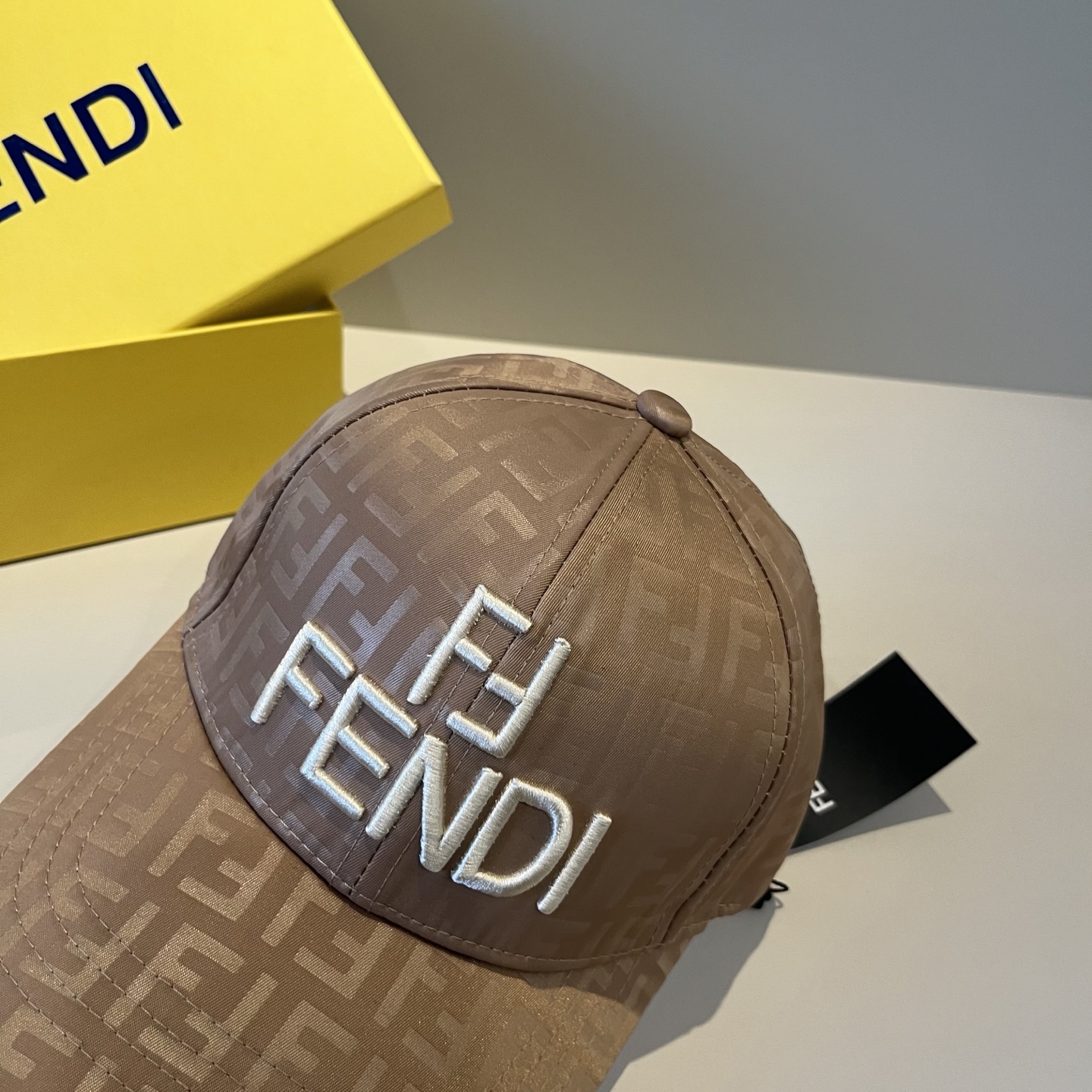  FENDI芬迪 老花系列棒球帽🧢 经典FF中古单品，气质穿搭单品，质量杠杠👍