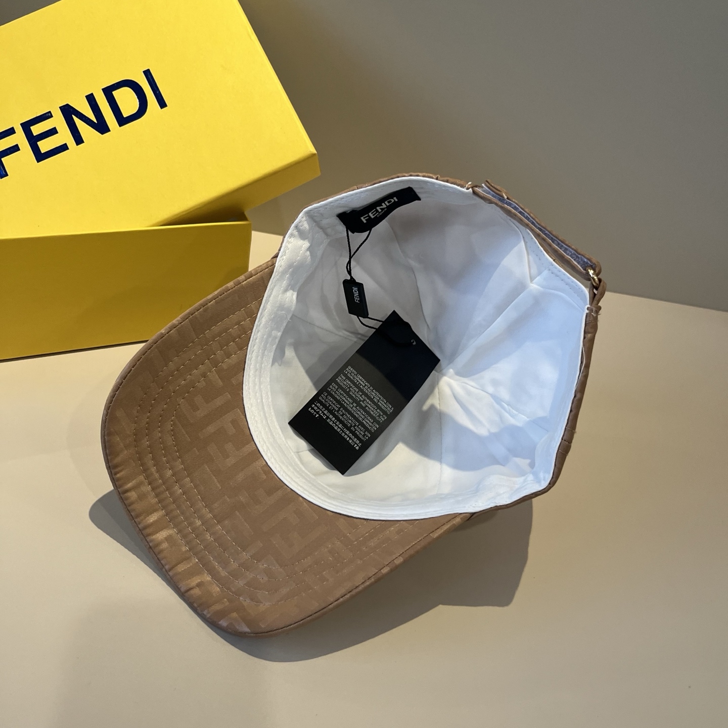  FENDI芬迪 老花系列棒球帽🧢 经典FF中古单品，气质穿搭单品，质量杠杠👍