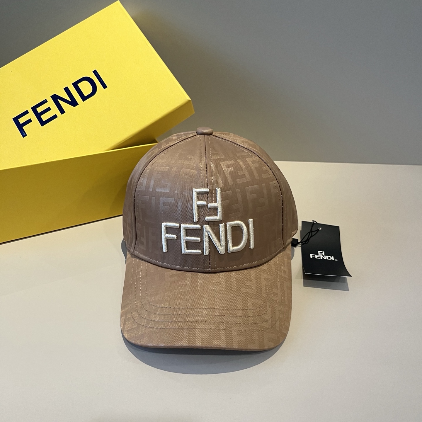  FENDI芬迪 老花系列棒球帽🧢 经典FF中古单品，气质穿搭单品，质量杠杠👍