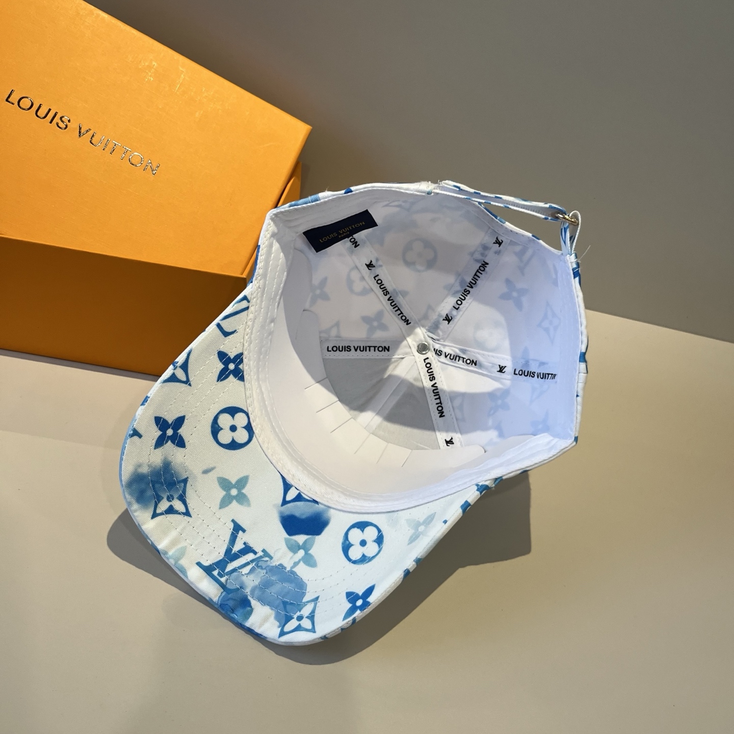 🧢路易威登棒球帽 LouisVuitton😍新款LV棒球帽，重工打造♥️高端大气，百搭款🤗男女通用！跑量