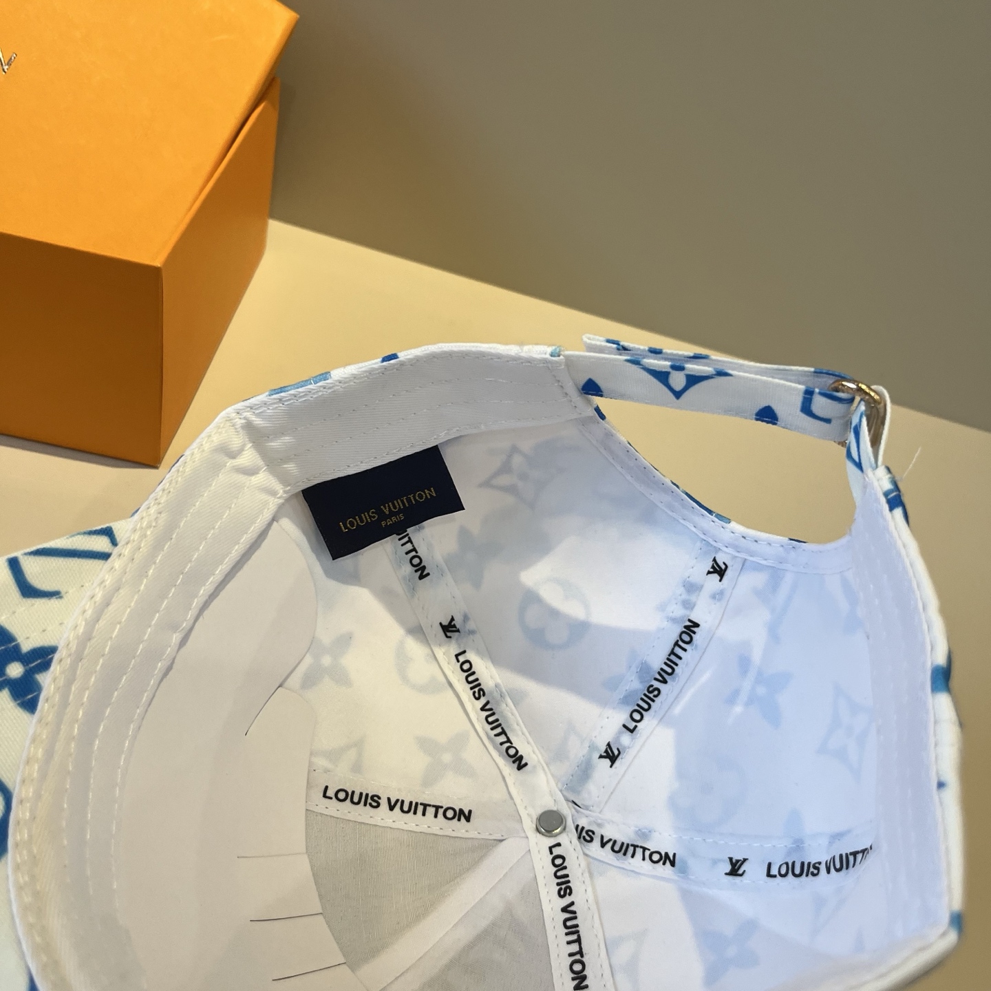 🧢路易威登棒球帽 LouisVuitton😍新款LV棒球帽，重工打造♥️高端大气，百搭款🤗男女通用！跑量