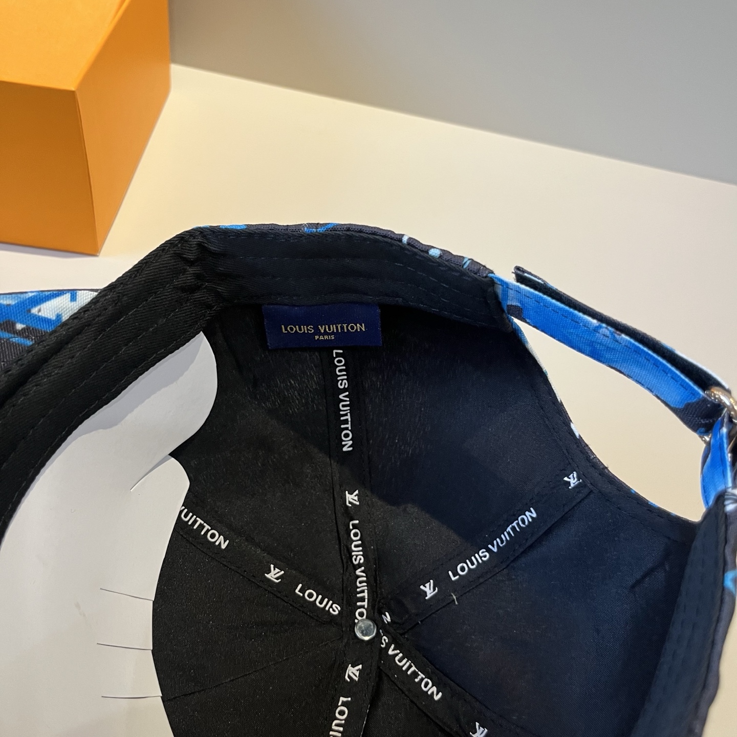 🧢路易威登棒球帽 LouisVuitton😍新款LV棒球帽，重工打造♥️高端大气，百搭款🤗男女通用！跑量