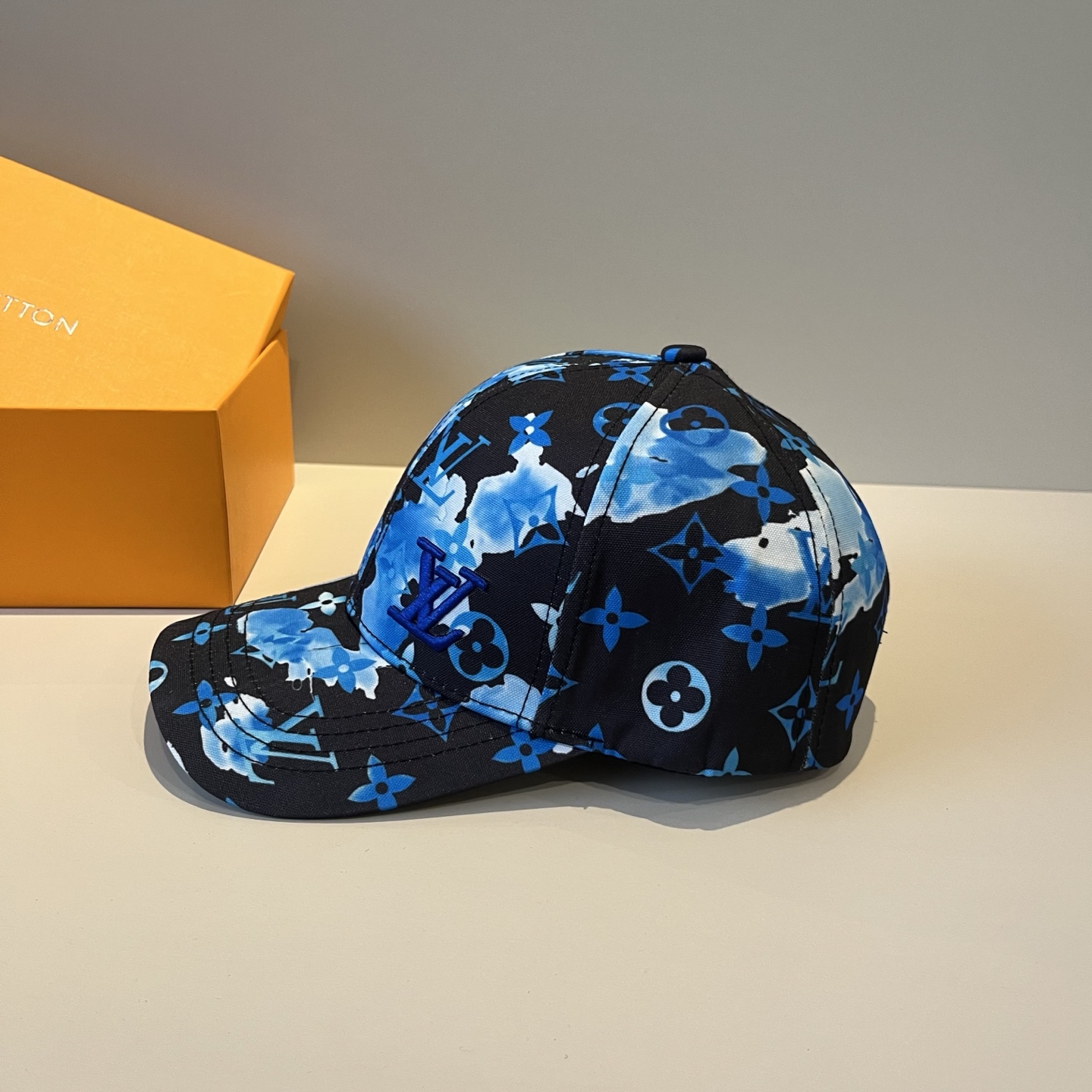 🧢路易威登棒球帽 LouisVuitton😍新款LV棒球帽，重工打造♥️高端大气，百搭款🤗男女通用！跑量