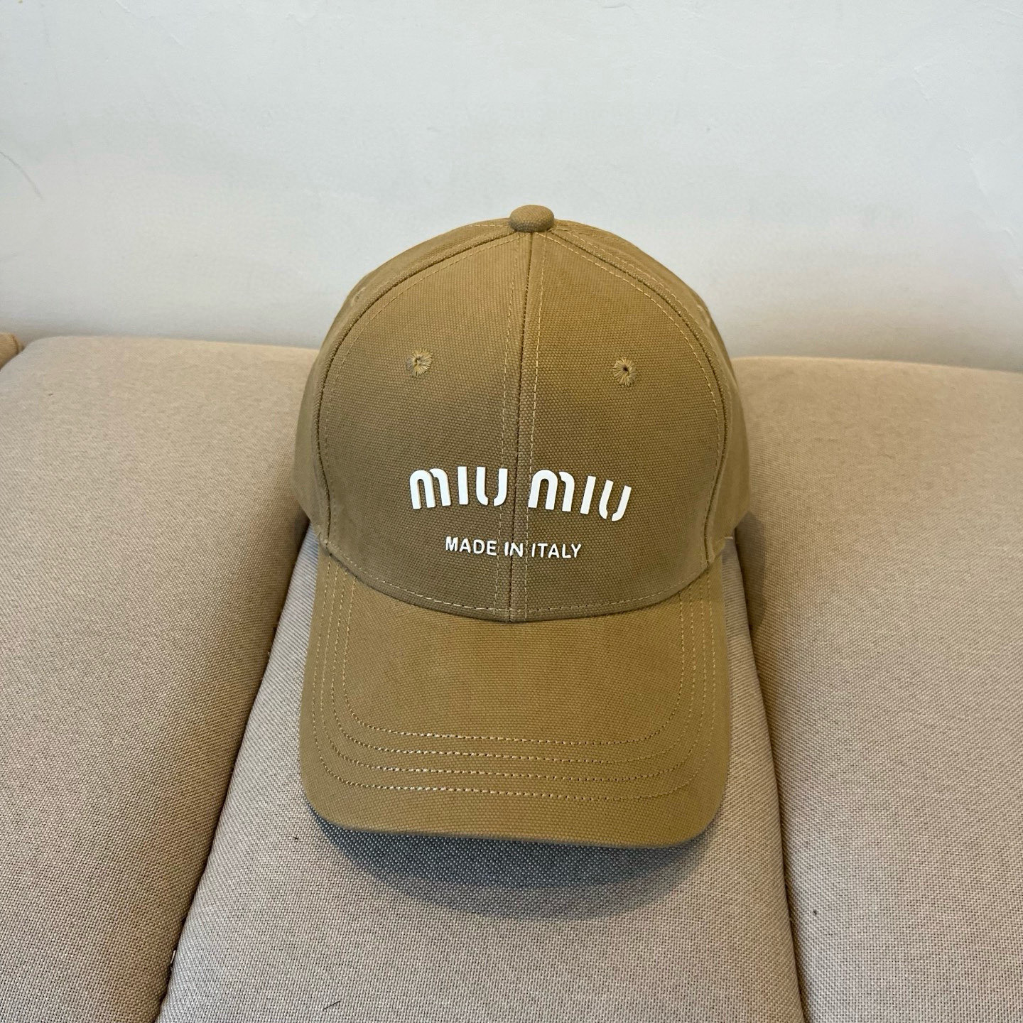 NO:356696,Miumiu original single spring and summer new baseball cap, authentic open mold customization, original workmanship and excellent quality!  Hat Straw Hat Fisherman Hat Baseball Hat, Hats, Miumiu, espadrilles, hats谬谬miumiu 原单春夏新款棒球帽,正品开模订制,原版做工细致质量超赞！帽子草帽渔夫帽棒球帽,帽子,miumiu,espadrilles,hats,hat