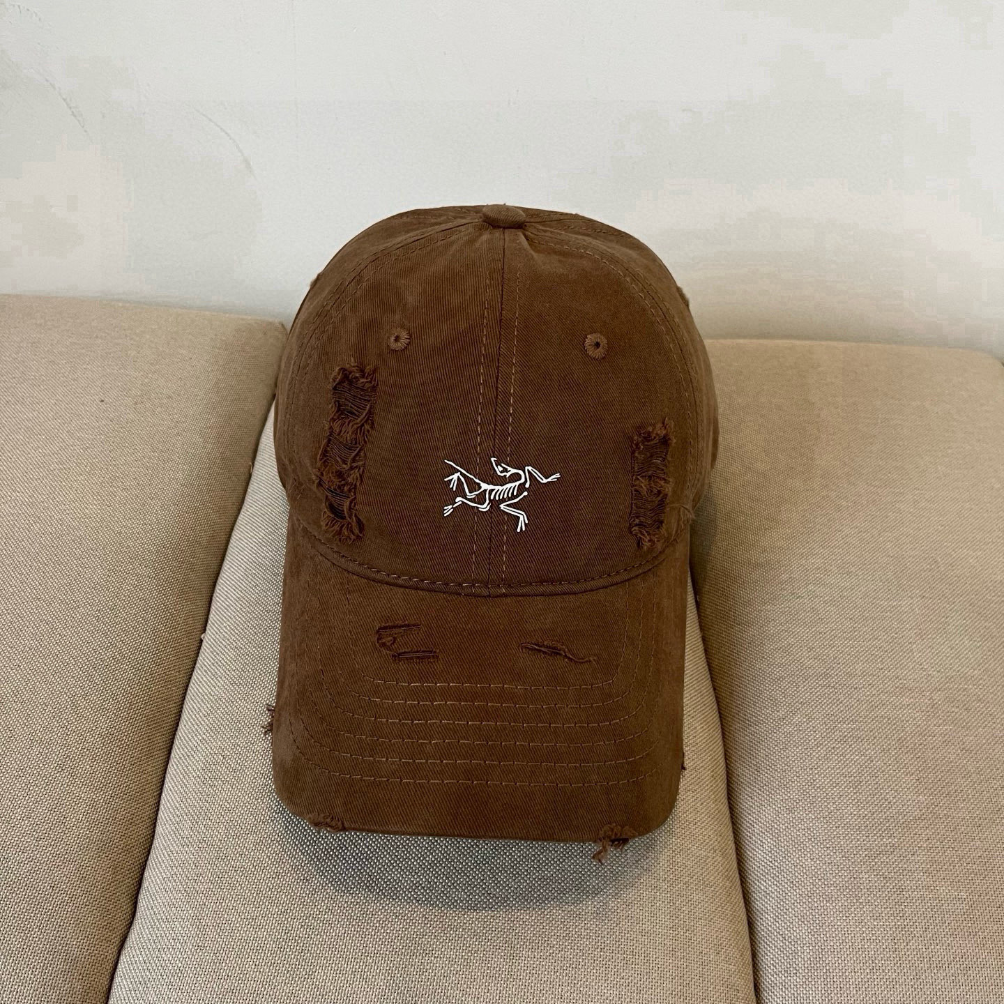 NO:356750,[Archaeoptera Bird] 2025 spring new simple baseball cap, new style shipped, big brand models are super easy to match, buy them now!  Hat Straw Hat Fisherman Hat Baseball Hat, Hat Arc'teryx, espadrilles, hats【始祖鸟】2025春款新款简约棒球帽,新款出货,大牌款超好搭配,赶紧入手！帽子草帽渔夫帽棒球帽,帽子arc'teryx,espadrilles,hats,hat