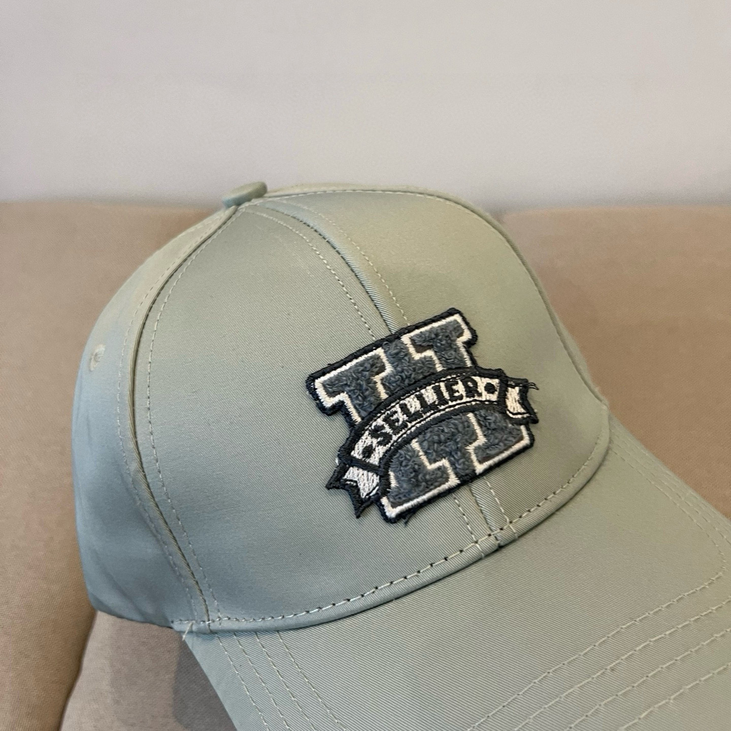  爱马仕Hermes 官网新品经典款 棒球帽🎩 原单品质 火爆来袭。 工艺非常精美爱心 高档大气上档次 