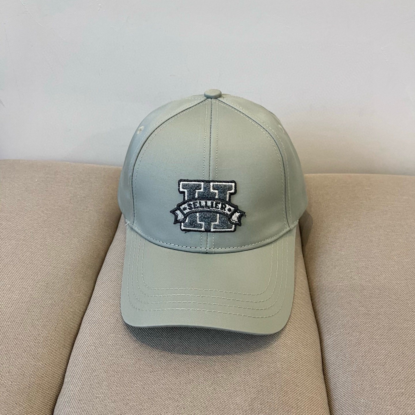  爱马仕Hermes 官网新品经典款 棒球帽🎩 原单品质 火爆来袭。 工艺非常精美爱心 高档大气上档次 