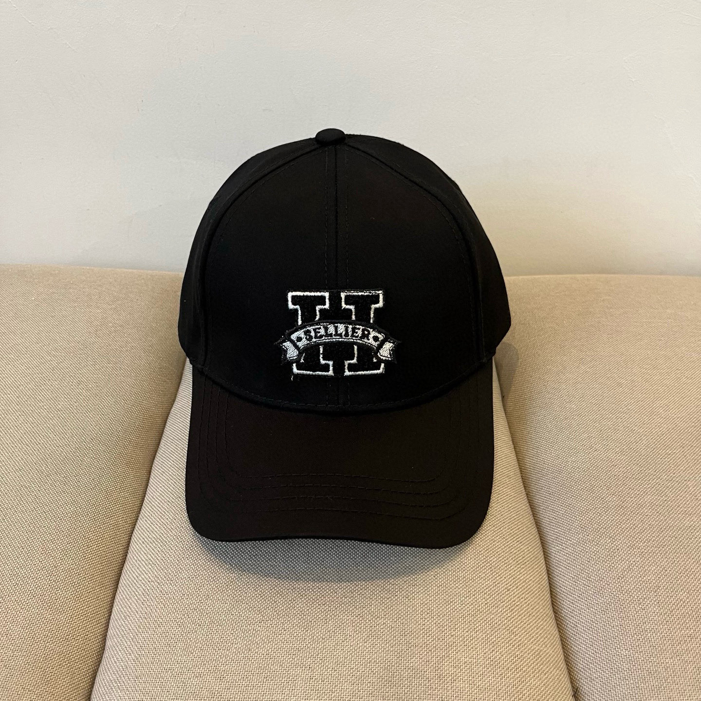  爱马仕Hermes 官网新品经典款 棒球帽🎩 原单品质 火爆来袭。 工艺非常精美爱心 高档大气上档次 