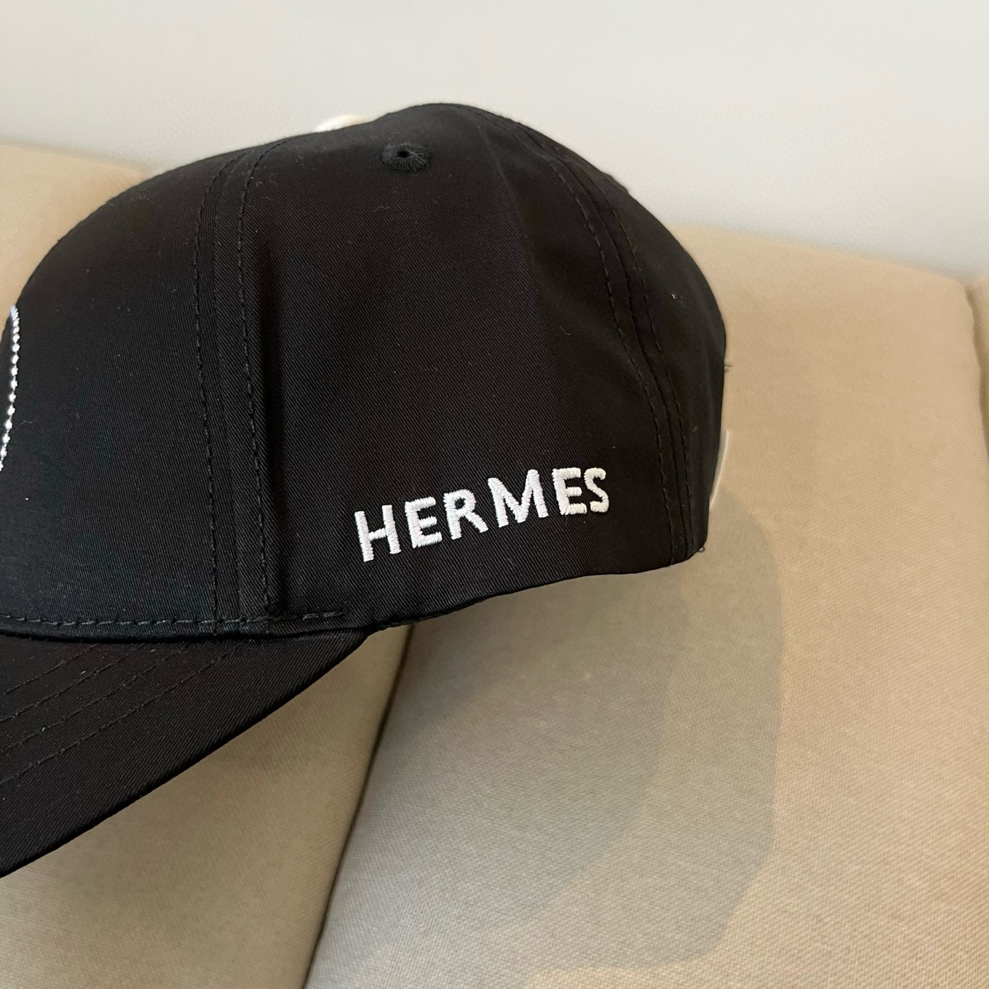 爱马仕Hermes 官网新品经典款 棒球帽🎩 原单品质 火爆来袭。 工艺非常精美爱心 高档大气上档次 