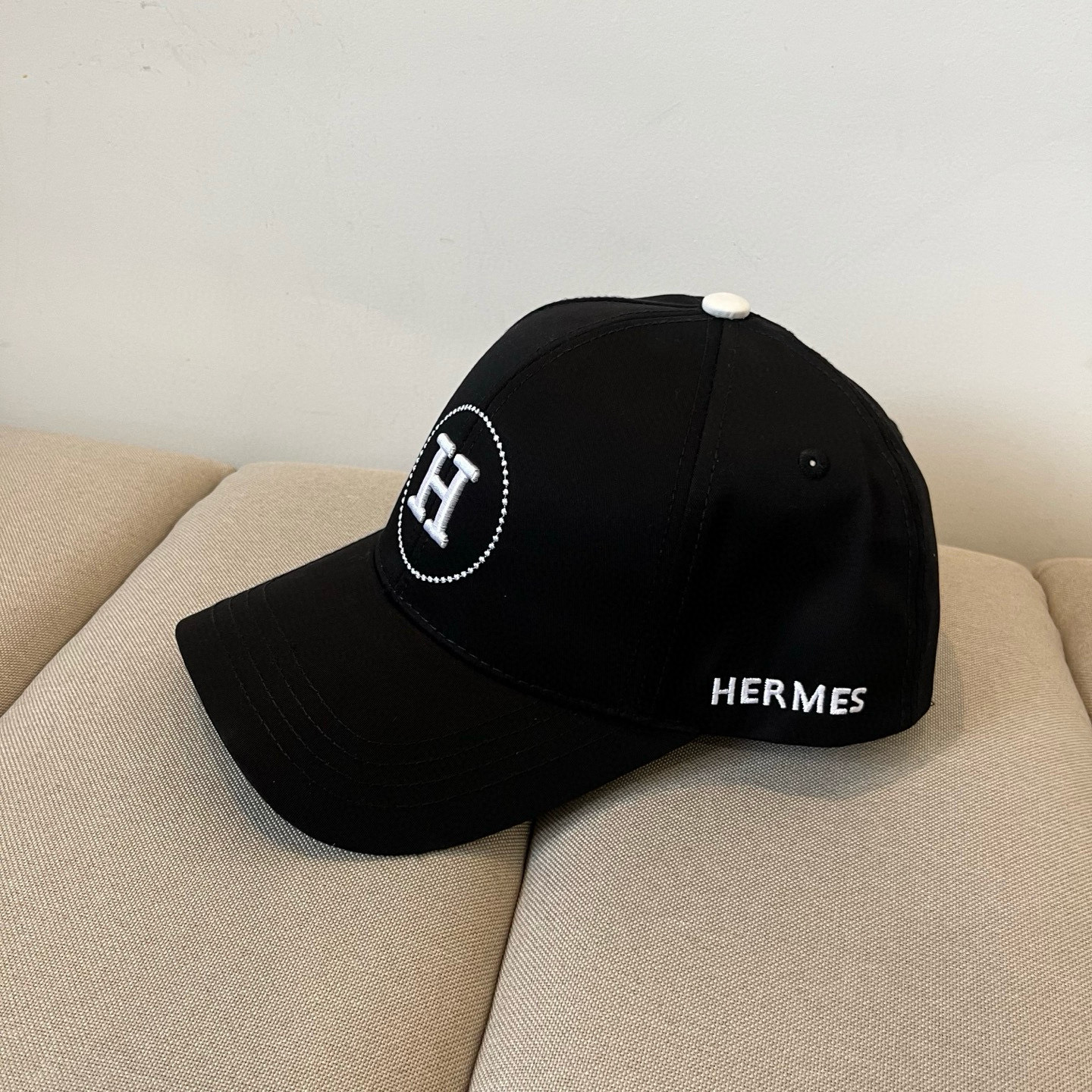  爱马仕Hermes 官网新品经典款 棒球帽🎩 原单品质 火爆来袭。 工艺非常精美爱心 高档大气上档次 