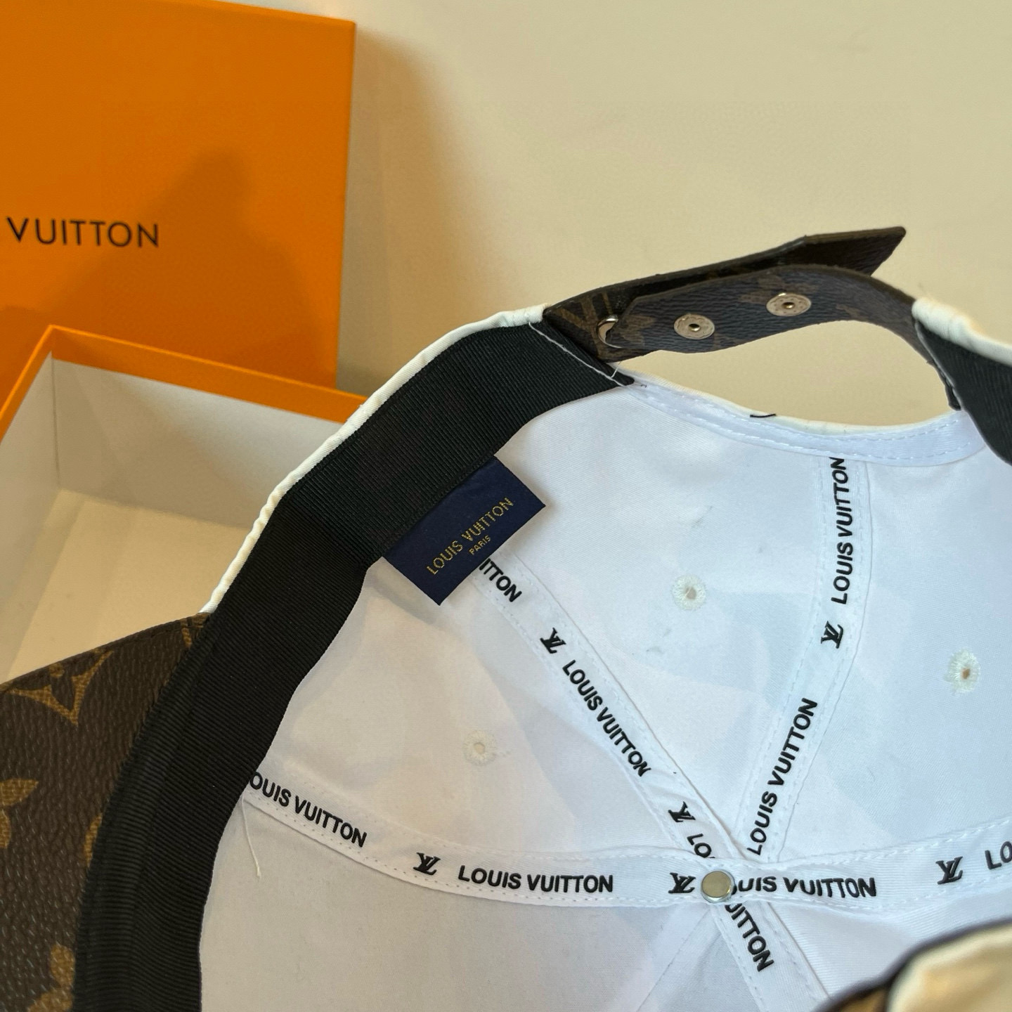 🧢路易威登棒球帽 LouisVuitton😍新款LV棒球帽，重工打造♥️高端大气，百搭款🤗男女通用！跑量