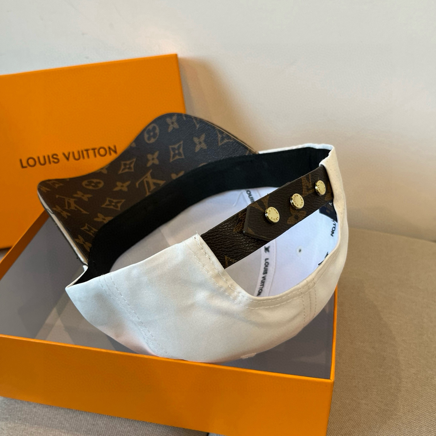 🧢路易威登棒球帽 LouisVuitton😍新款LV棒球帽，重工打造♥️高端大气，百搭款🤗男女通用！跑量