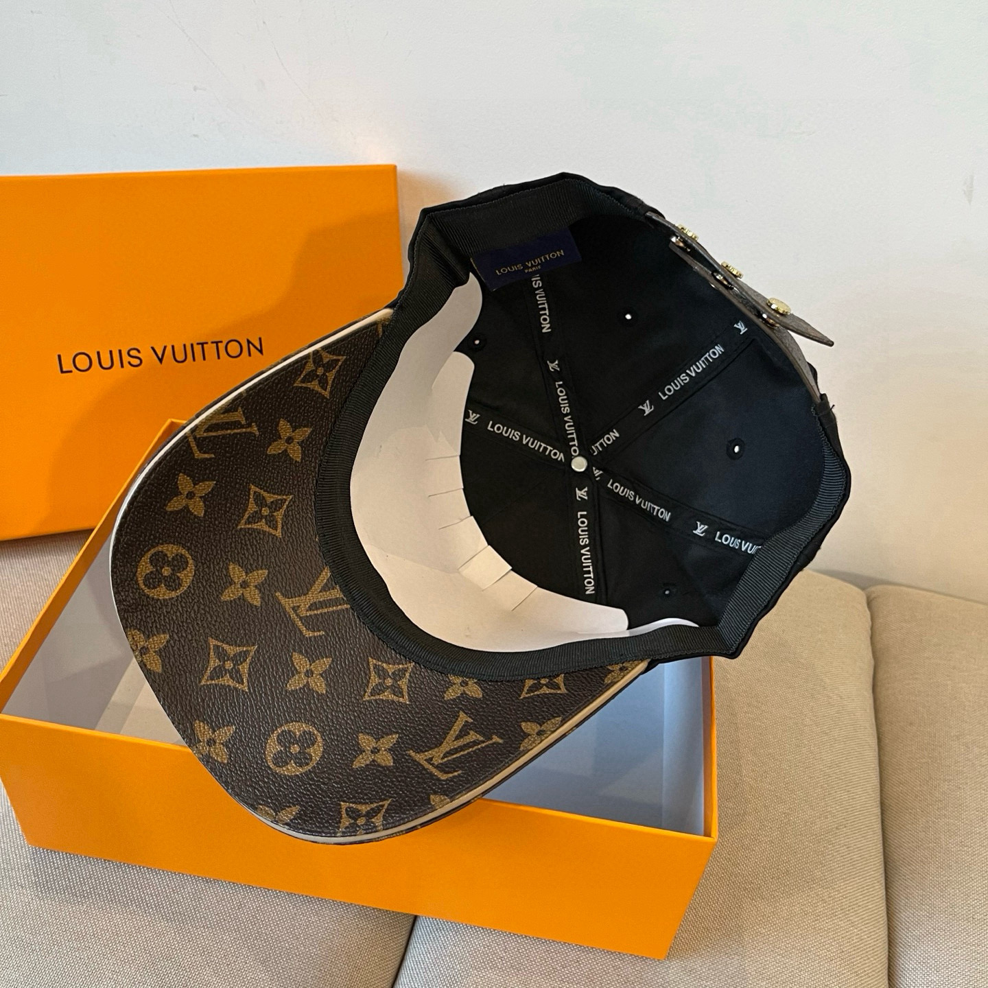 🧢路易威登棒球帽 LouisVuitton😍新款LV棒球帽，重工打造♥️高端大气，百搭款🤗男女通用！跑量