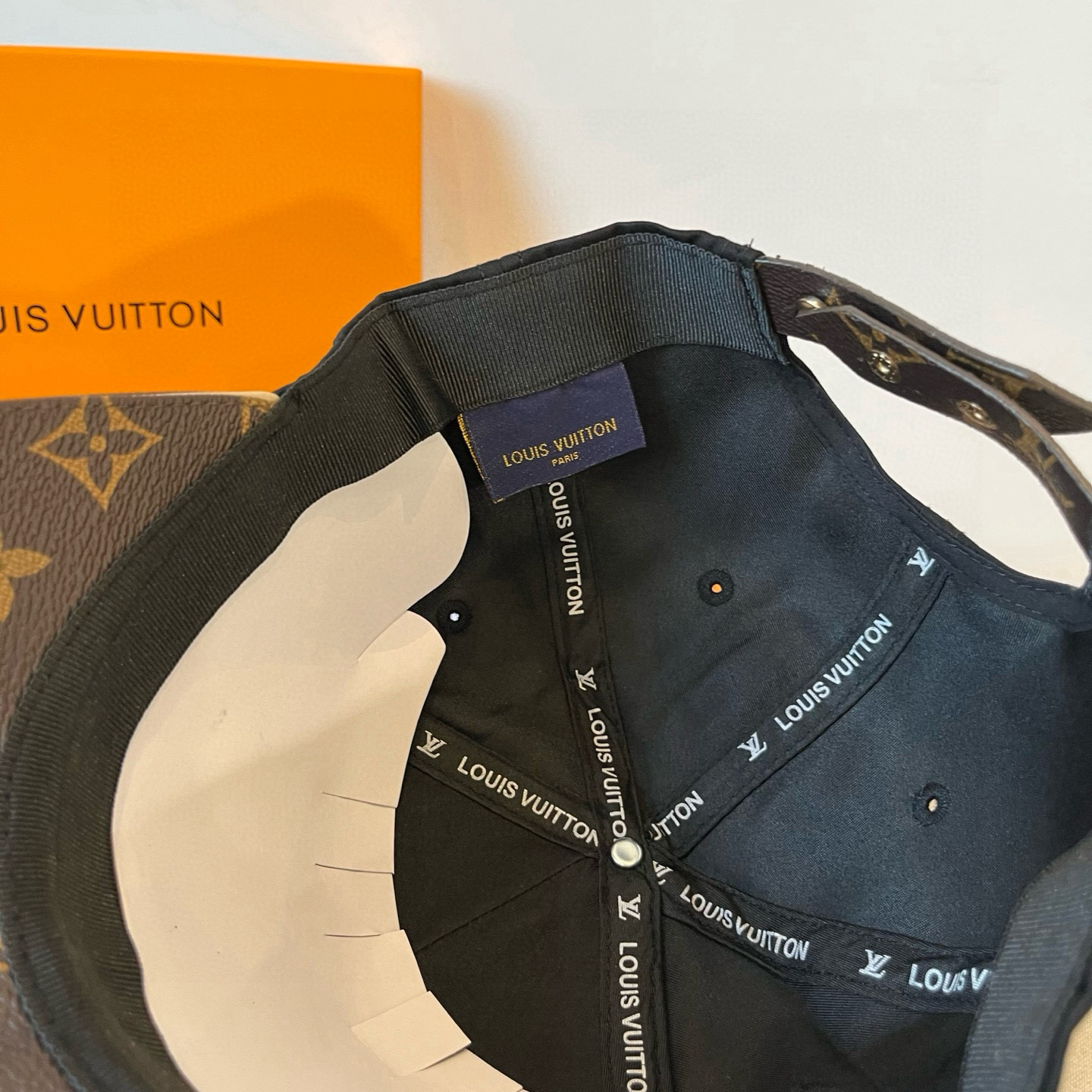 🧢路易威登棒球帽 LouisVuitton😍新款LV棒球帽，重工打造♥️高端大气，百搭款🤗男女通用！跑量