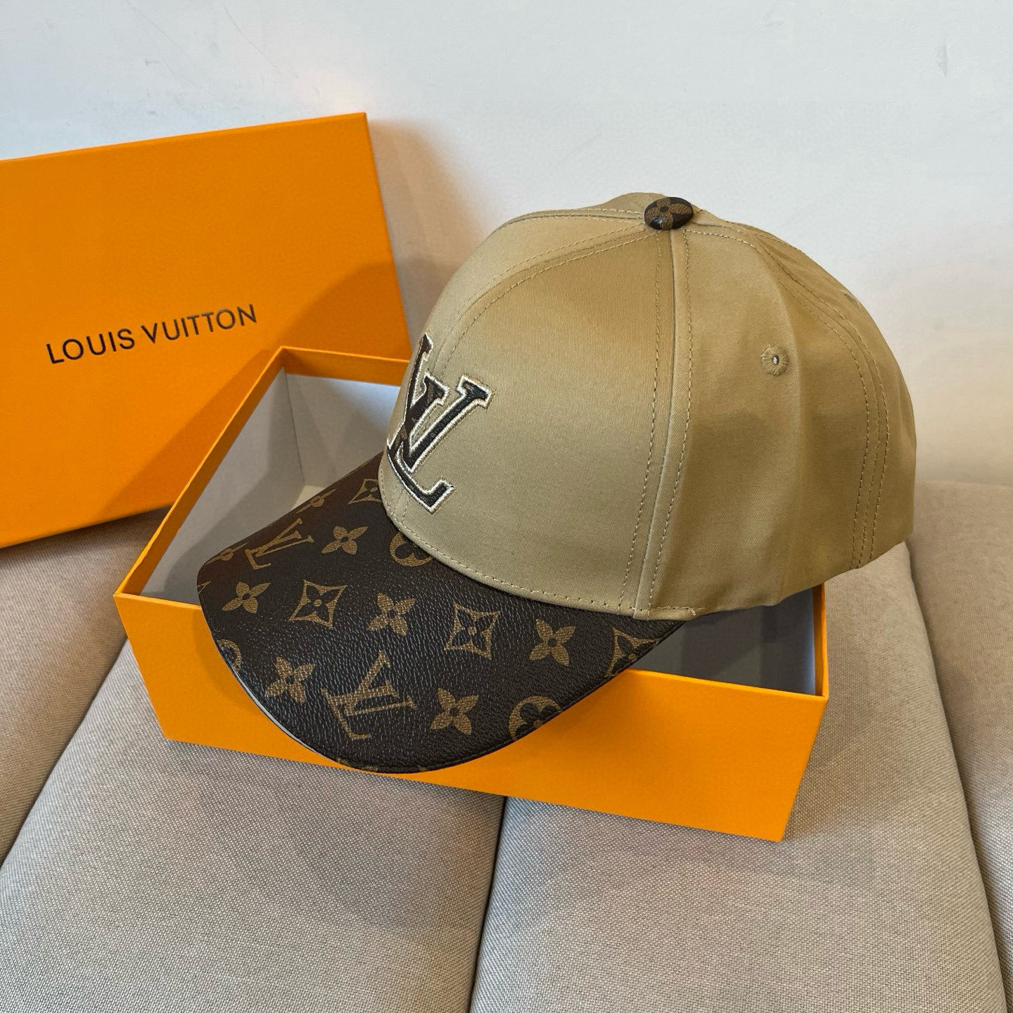 🧢路易威登棒球帽 LouisVuitton😍新款LV棒球帽，重工打造♥️高端大气，百搭款🤗男女通用！跑量