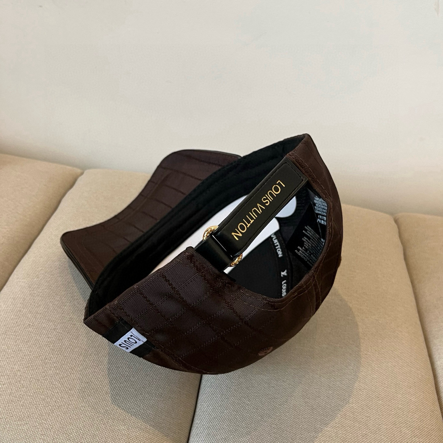 🧢路易威登棒球帽 LouisVuitton😍新款LV棒球帽，重工打造♥️高端大气，百搭款🤗男女通用！跑量