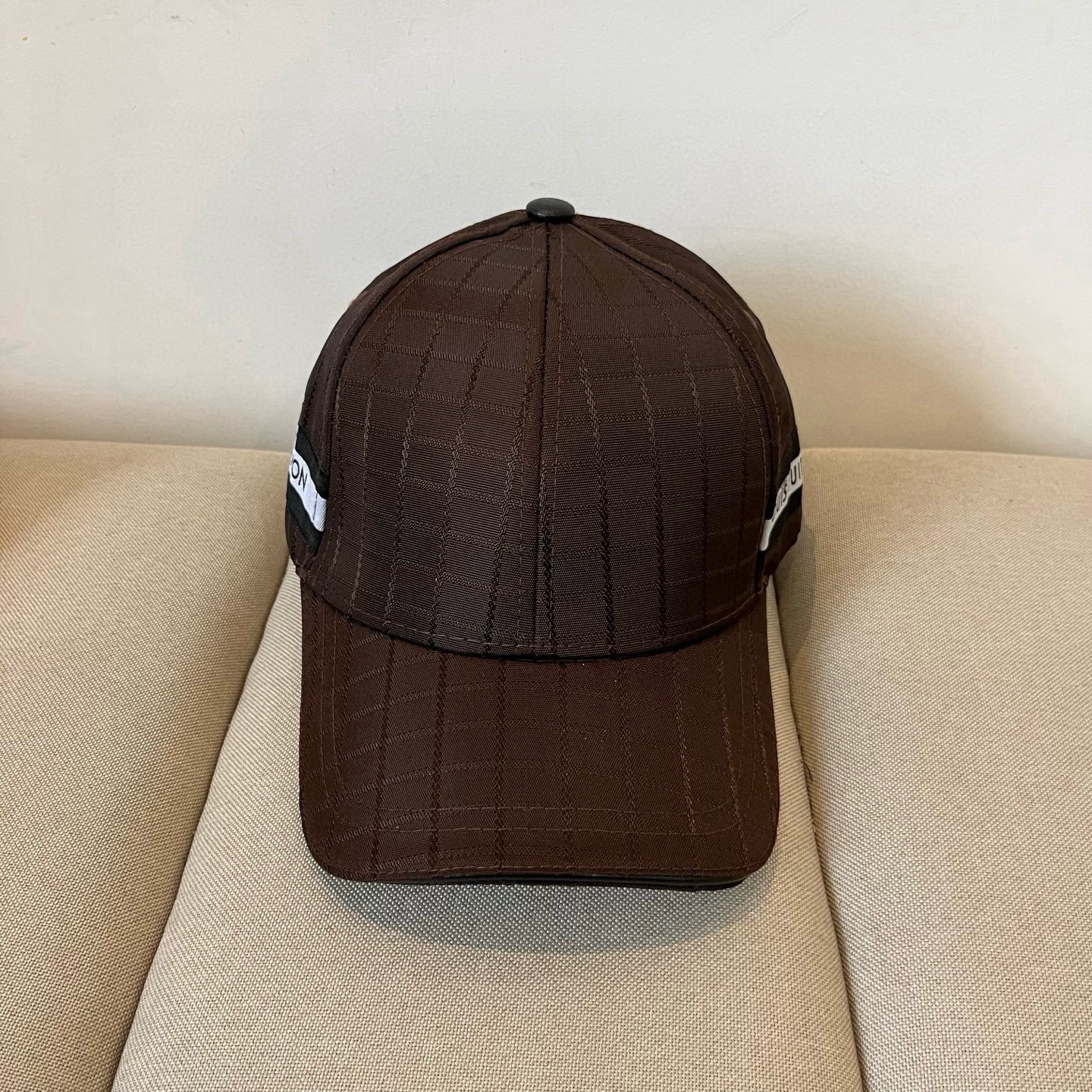 🧢路易威登棒球帽 LouisVuitton😍新款LV棒球帽，重工打造♥️高端大气，百搭款🤗男女通用！跑量