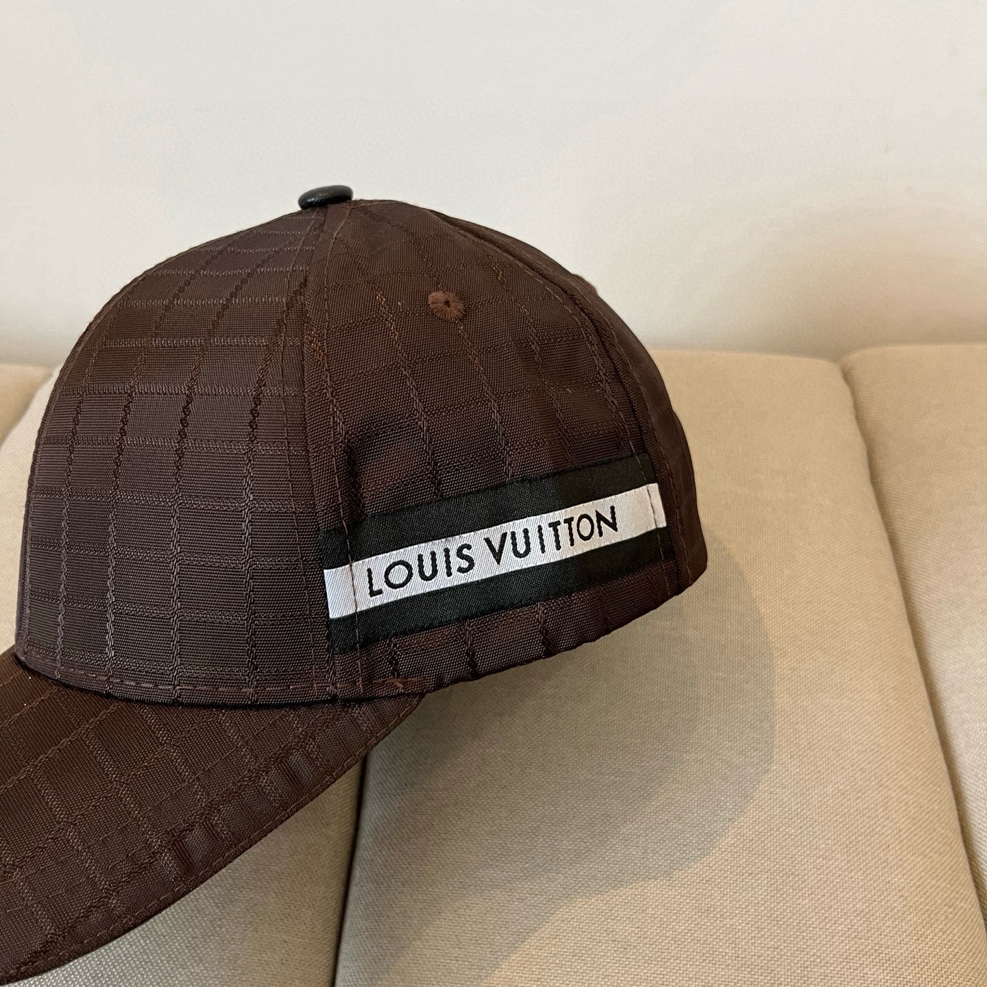 🧢路易威登棒球帽 LouisVuitton😍新款LV棒球帽，重工打造♥️高端大气，百搭款🤗男女通用！跑量