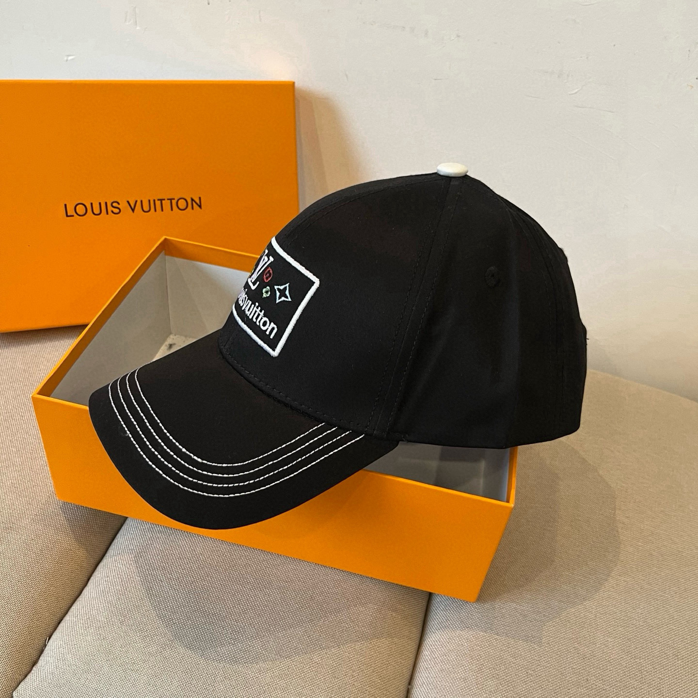 🧢路易威登棒球帽 LouisVuitton😍新款LV棒球帽，重工打造♥️高端大气，百搭款🤗男女通用！跑量