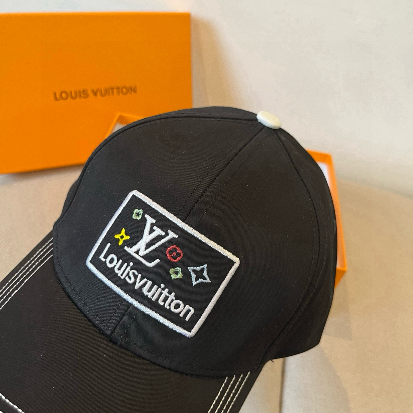 🧢路易威登棒球帽 LouisVuitton😍新款LV棒球帽，重工打造♥️高端大气，百搭款🤗男女通用！跑量