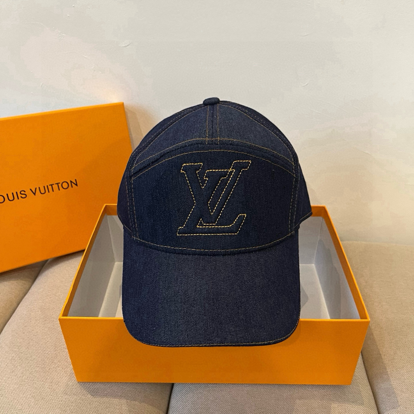 🧢路易威登棒球帽 LouisVuitton😍新款LV棒球帽，重工打造♥️高端大气，百搭款🤗男女通用！跑量