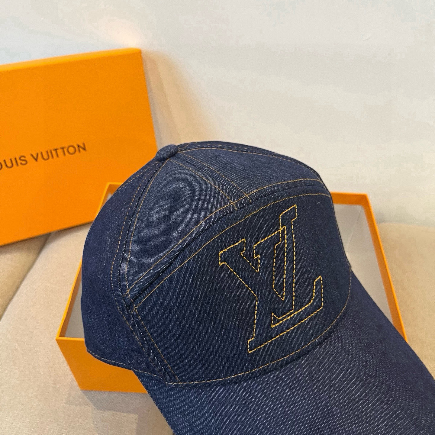 🧢路易威登棒球帽 LouisVuitton😍新款LV棒球帽，重工打造♥️高端大气，百搭款🤗男女通用！跑量