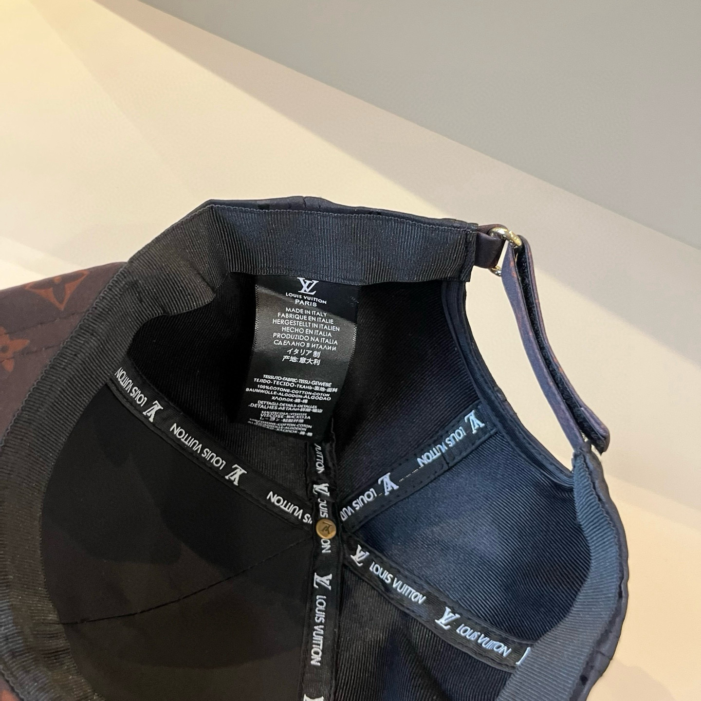 🧢路易威登棒球帽 LouisVuitton😍新款LV棒球帽，重工打造♥️高端大气，百搭款🤗男女通用！跑量