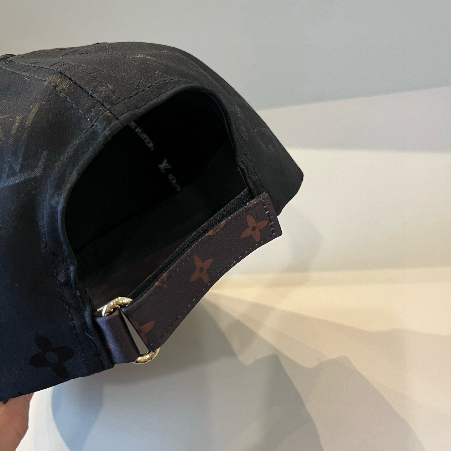 🧢路易威登棒球帽 LouisVuitton😍新款LV棒球帽，重工打造♥️高端大气，百搭款🤗男女通用！跑量