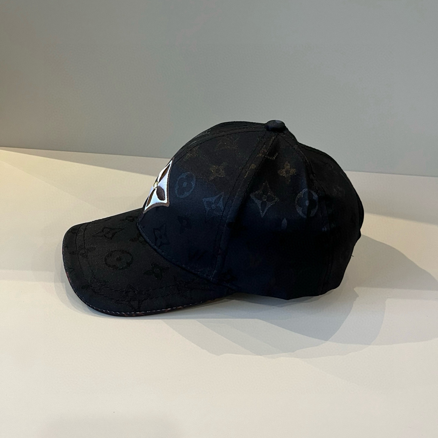 🧢路易威登棒球帽 LouisVuitton😍新款LV棒球帽，重工打造♥️高端大气，百搭款🤗男女通用！跑量