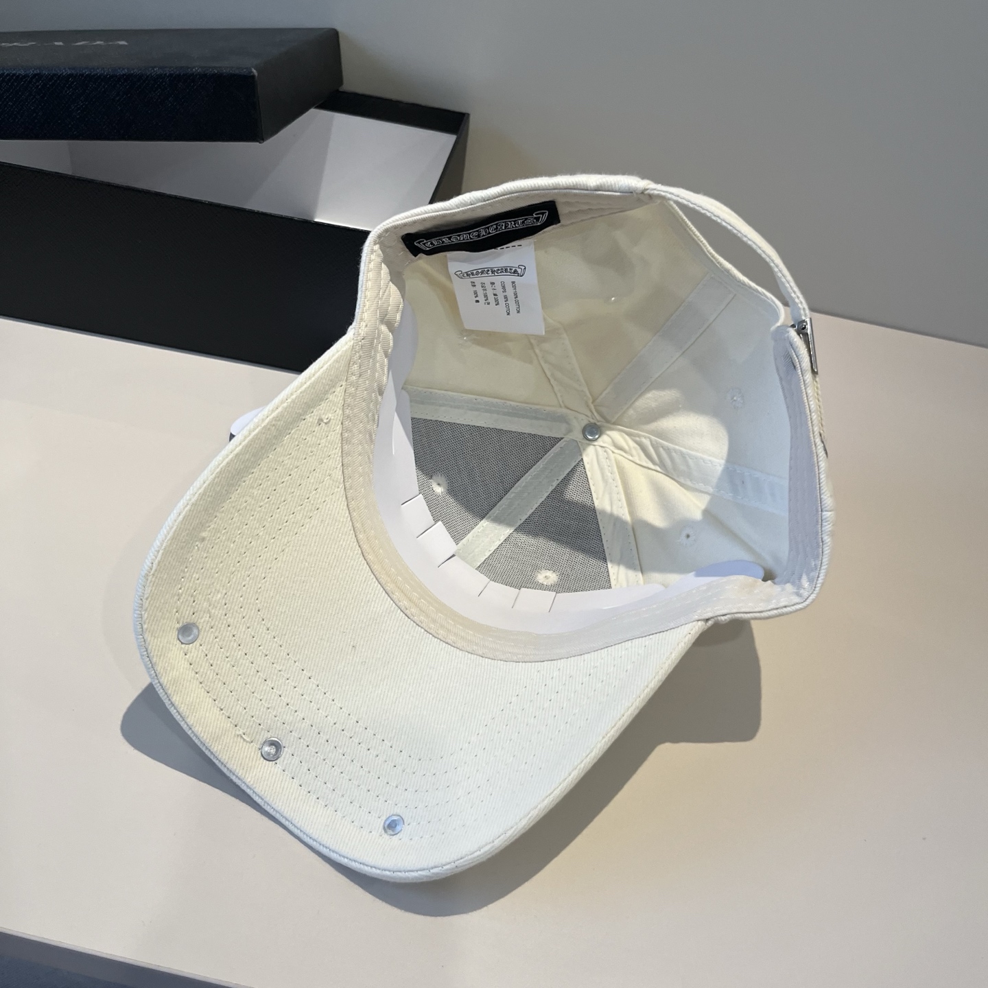  克罗心最新时尚前卫的休闲设计风格，戴上头就是这样好看看哦，做工精细，男女同款！