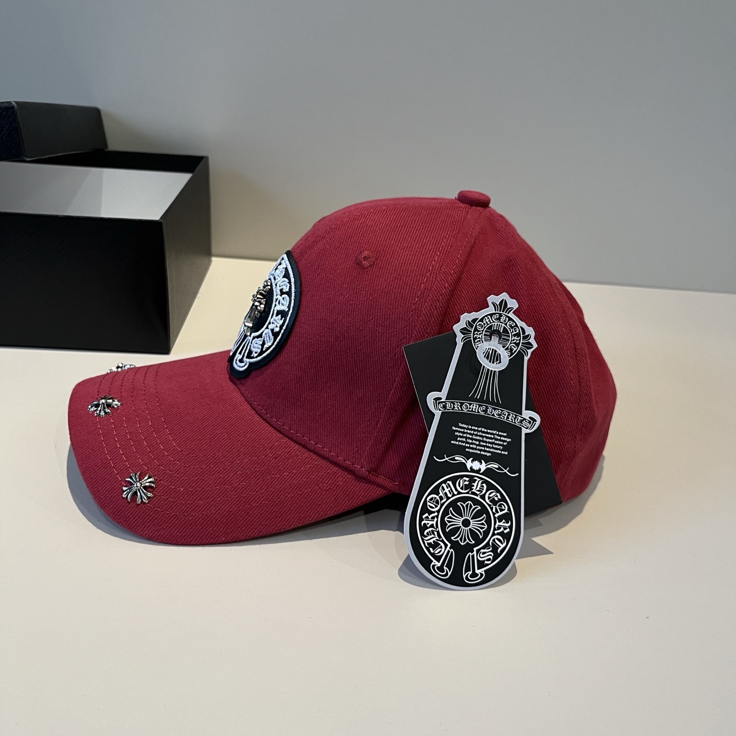  克罗心最新时尚前卫的休闲设计风格，戴上头就是这样好看看哦，做工精细，男女同款！