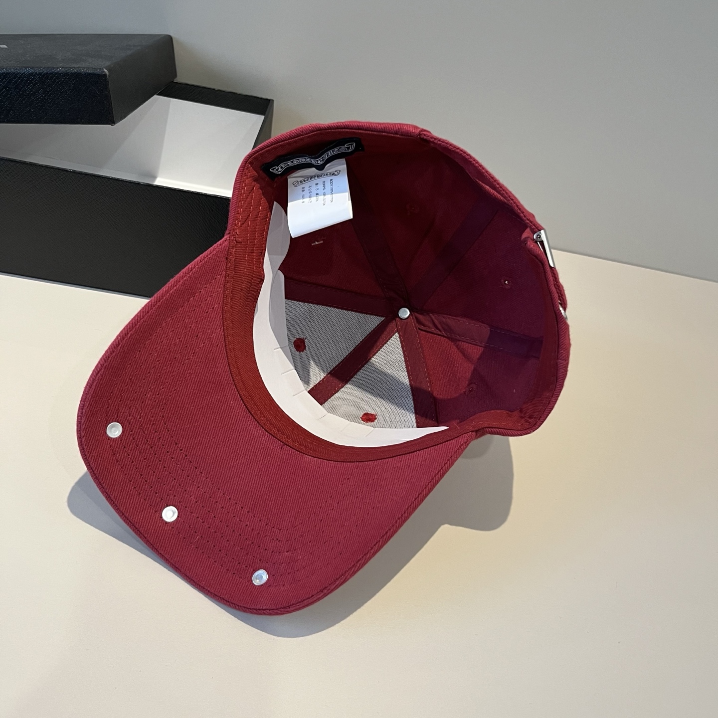  克罗心最新时尚前卫的休闲设计风格，戴上头就是这样好看看哦，做工精细，男女同款！