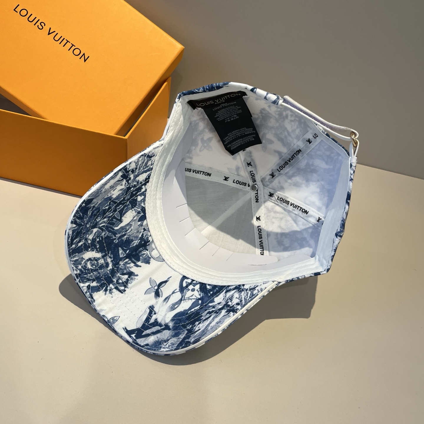 🧢路易威登棒球帽 LouisVuitton😍新款LV棒球帽，重工打造♥️高端大气，百搭款🤗男女通用！跑量