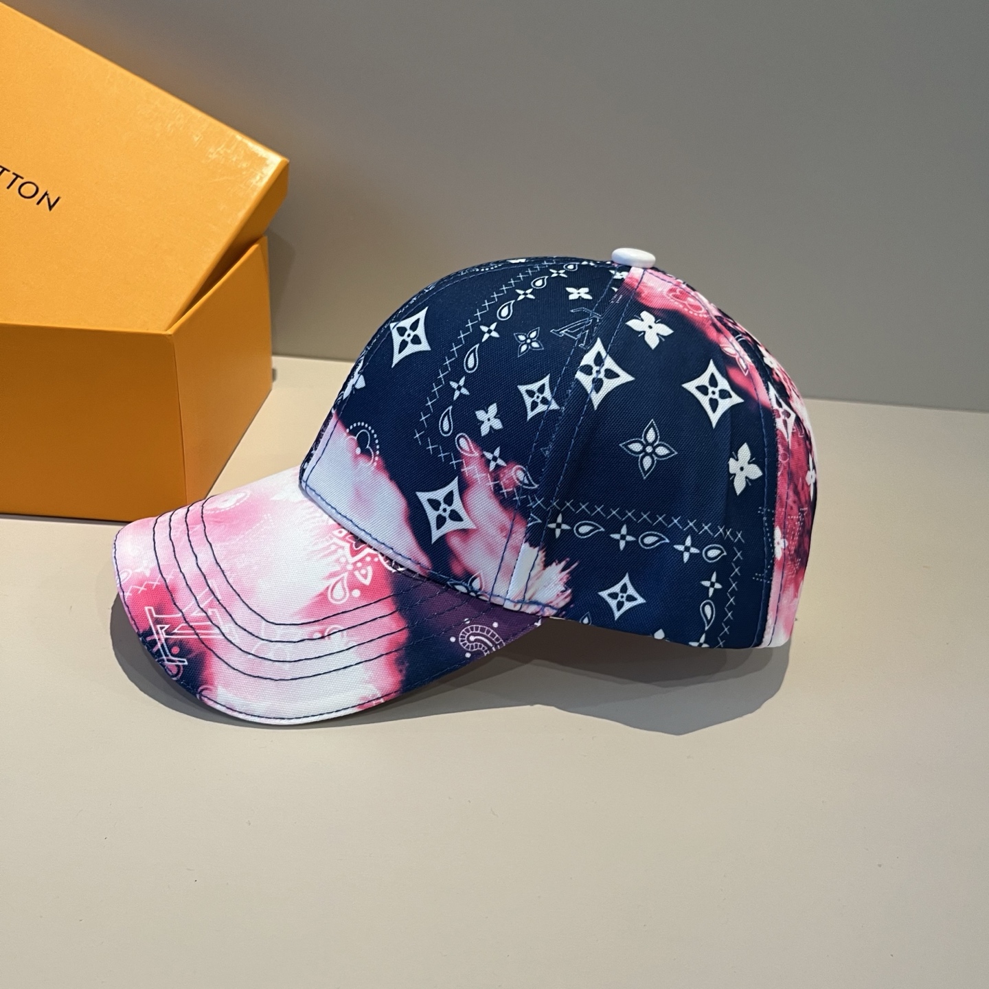 🧢路易威登棒球帽 LouisVuitton😍新款LV棒球帽，重工打造♥️高端大气，百搭款🤗男女通用！跑量