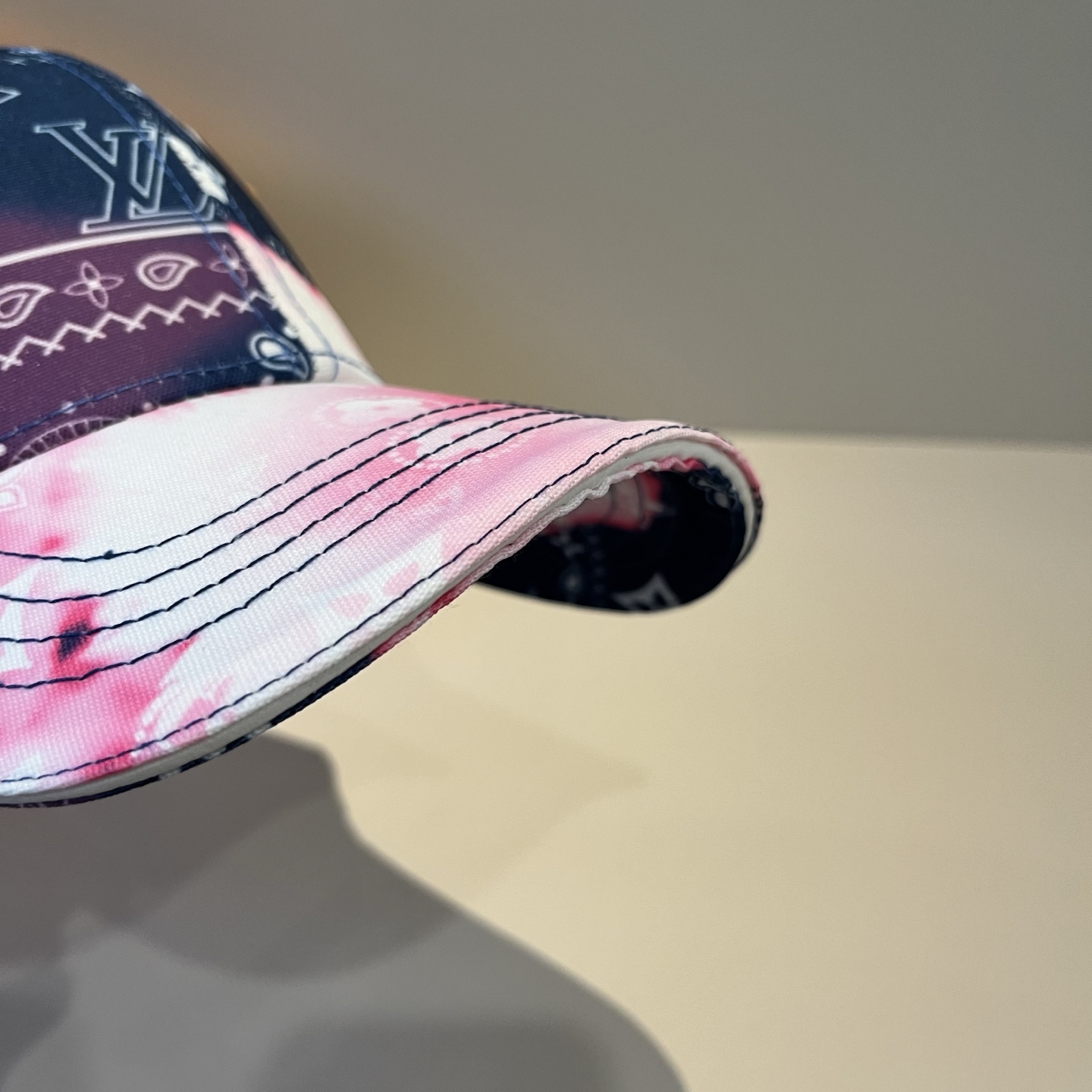 🧢路易威登棒球帽 LouisVuitton😍新款LV棒球帽，重工打造♥️高端大气，百搭款🤗男女通用！跑量