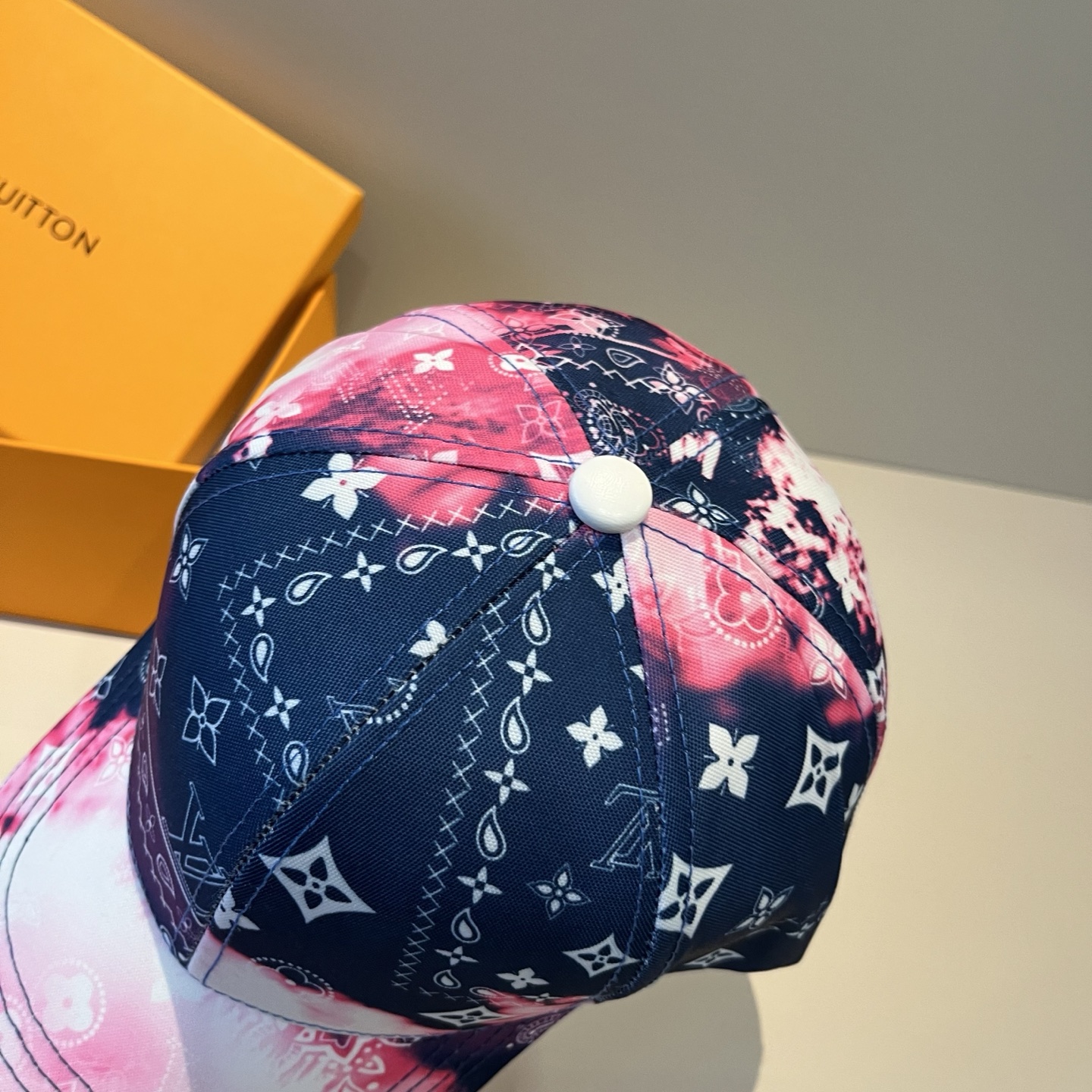 🧢路易威登棒球帽 LouisVuitton😍新款LV棒球帽，重工打造♥️高端大气，百搭款🤗男女通用！跑量