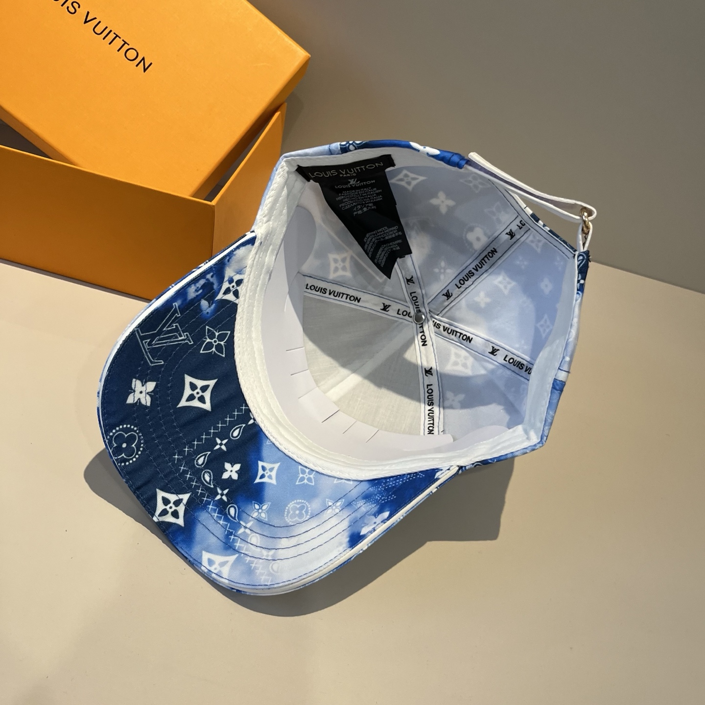 🧢路易威登棒球帽 LouisVuitton😍新款LV棒球帽，重工打造♥️高端大气，百搭款🤗男女通用！跑量