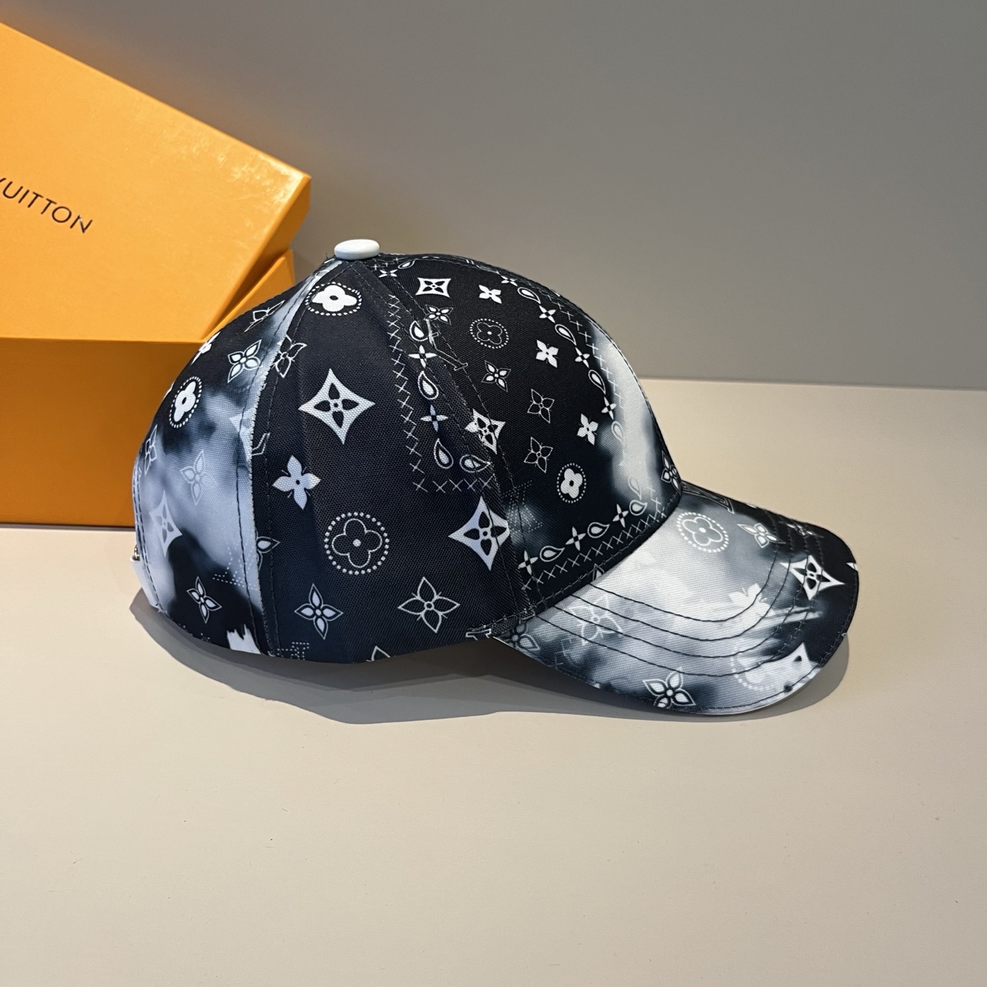 🧢路易威登棒球帽 LouisVuitton😍新款LV棒球帽，重工打造♥️高端大气，百搭款🤗男女通用！跑量
