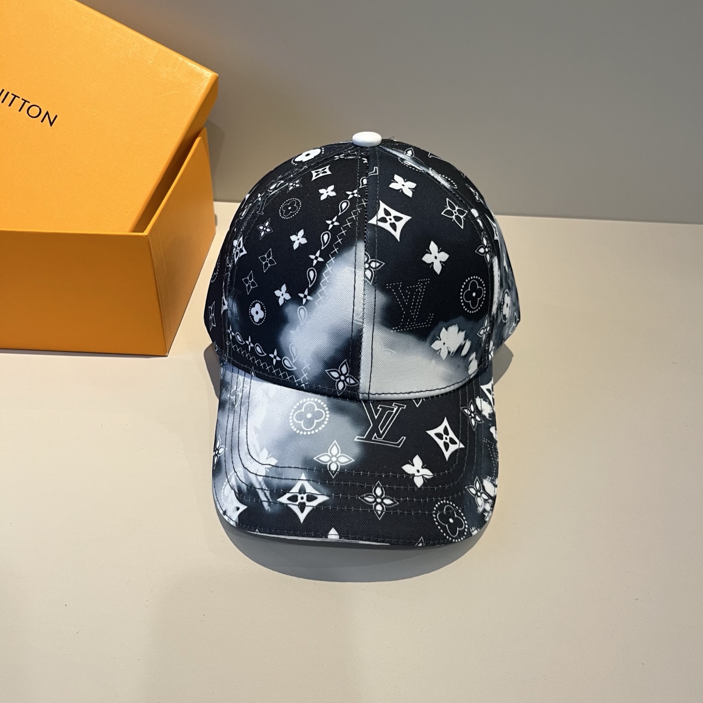 🧢路易威登棒球帽 LouisVuitton😍新款LV棒球帽，重工打造♥️高端大气，百搭款🤗男女通用！跑量