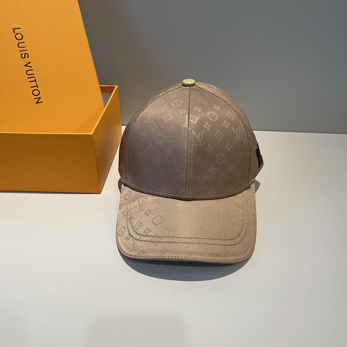 🧢路易威登棒球帽 LouisVuitton😍新款LV棒球帽，重工打造♥️高端大气，百搭款🤗男女通用！跑量