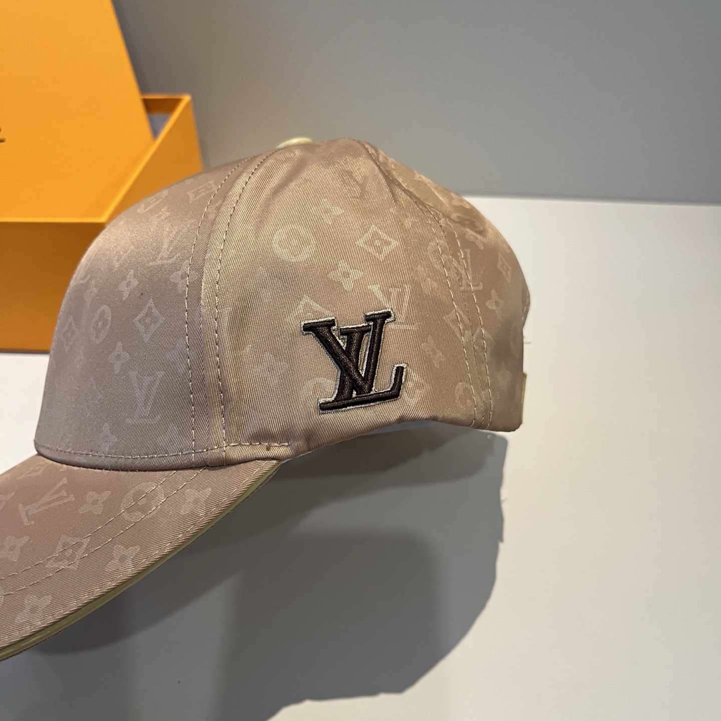 🧢路易威登棒球帽 LouisVuitton😍新款LV棒球帽，重工打造♥️高端大气，百搭款🤗男女通用！跑量