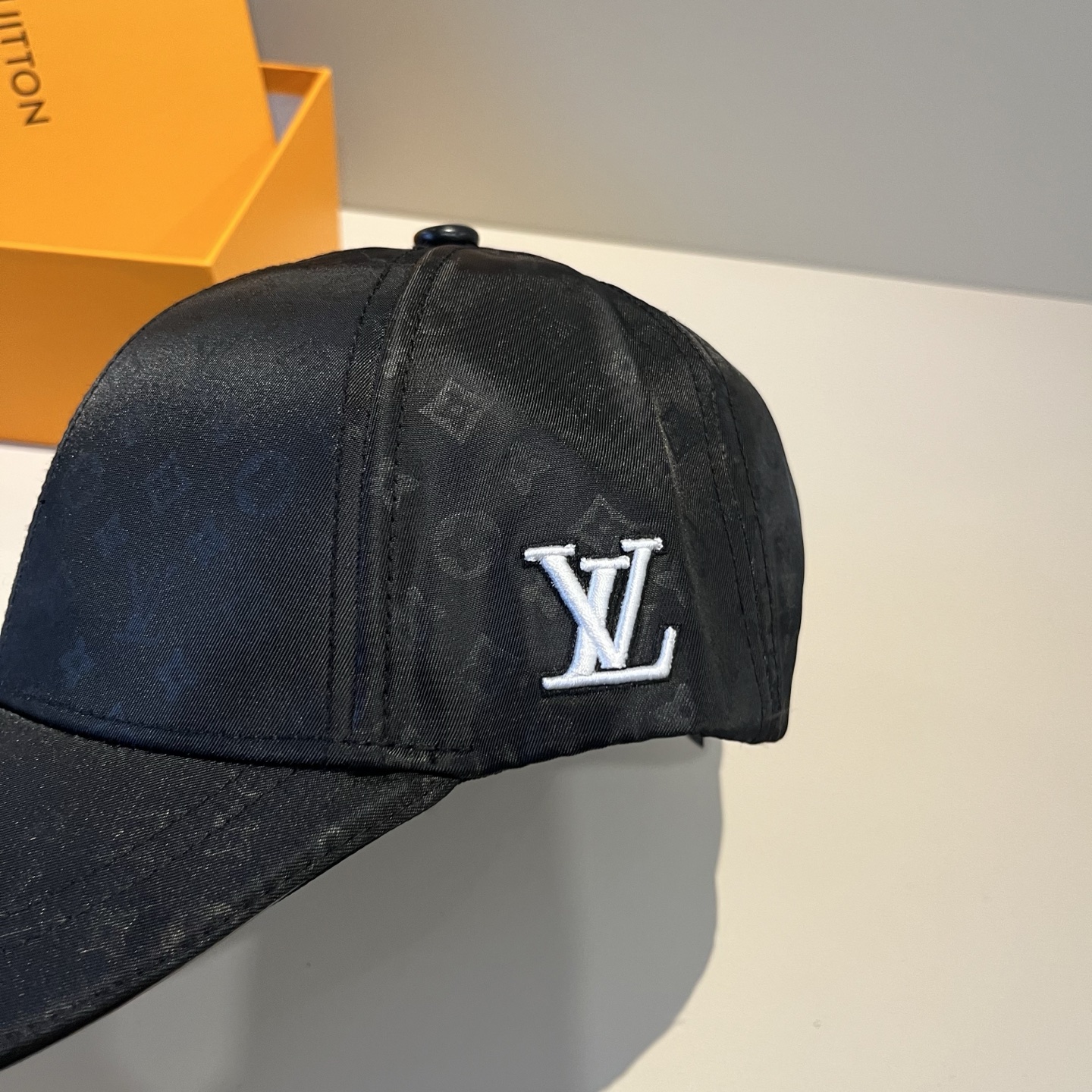 🧢路易威登棒球帽 LouisVuitton😍新款LV棒球帽，重工打造♥️高端大气，百搭款🤗男女通用！跑量