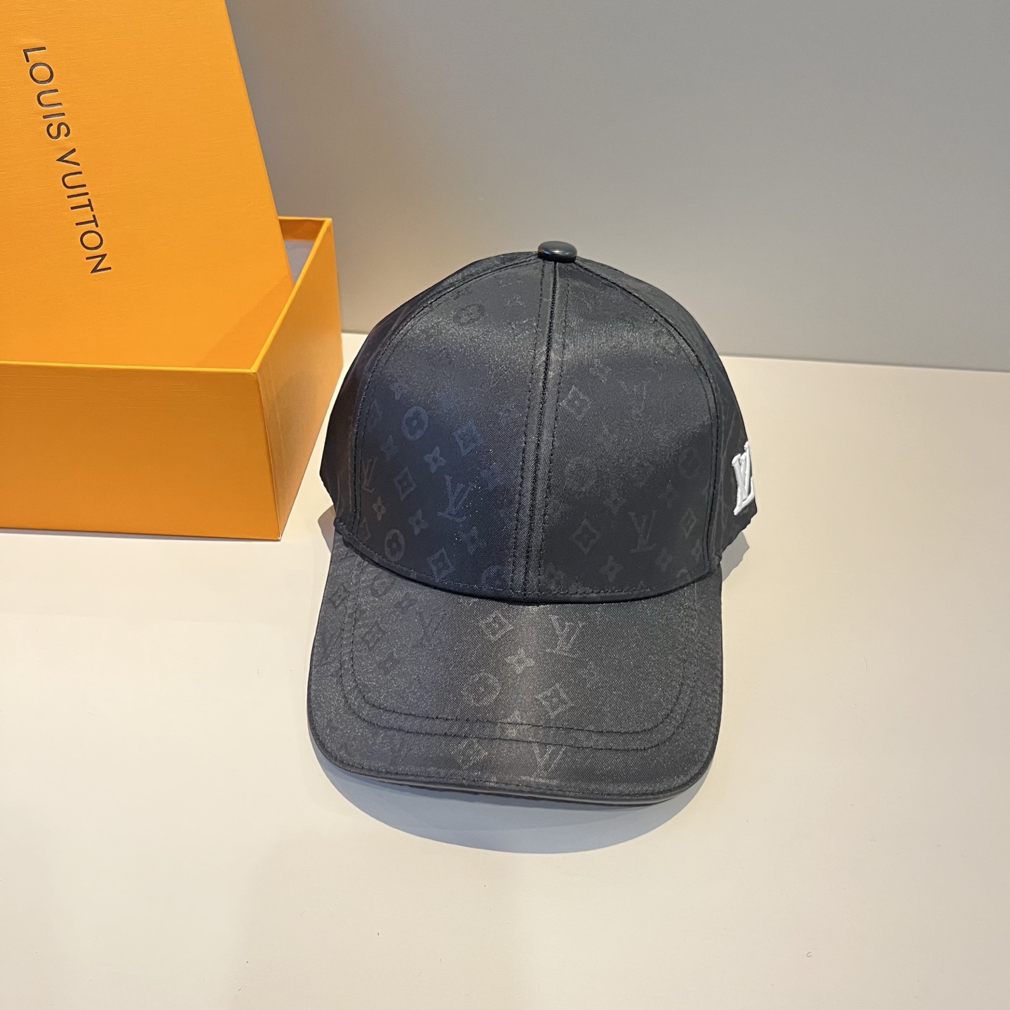 🧢路易威登棒球帽 LouisVuitton😍新款LV棒球帽，重工打造♥️高端大气，百搭款🤗男女通用！跑量