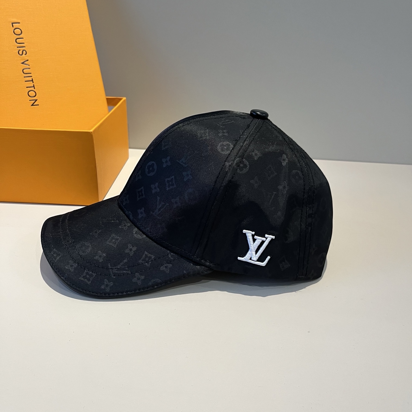 🧢路易威登棒球帽 LouisVuitton😍新款LV棒球帽，重工打造♥️高端大气，百搭款🤗男女通用！跑量