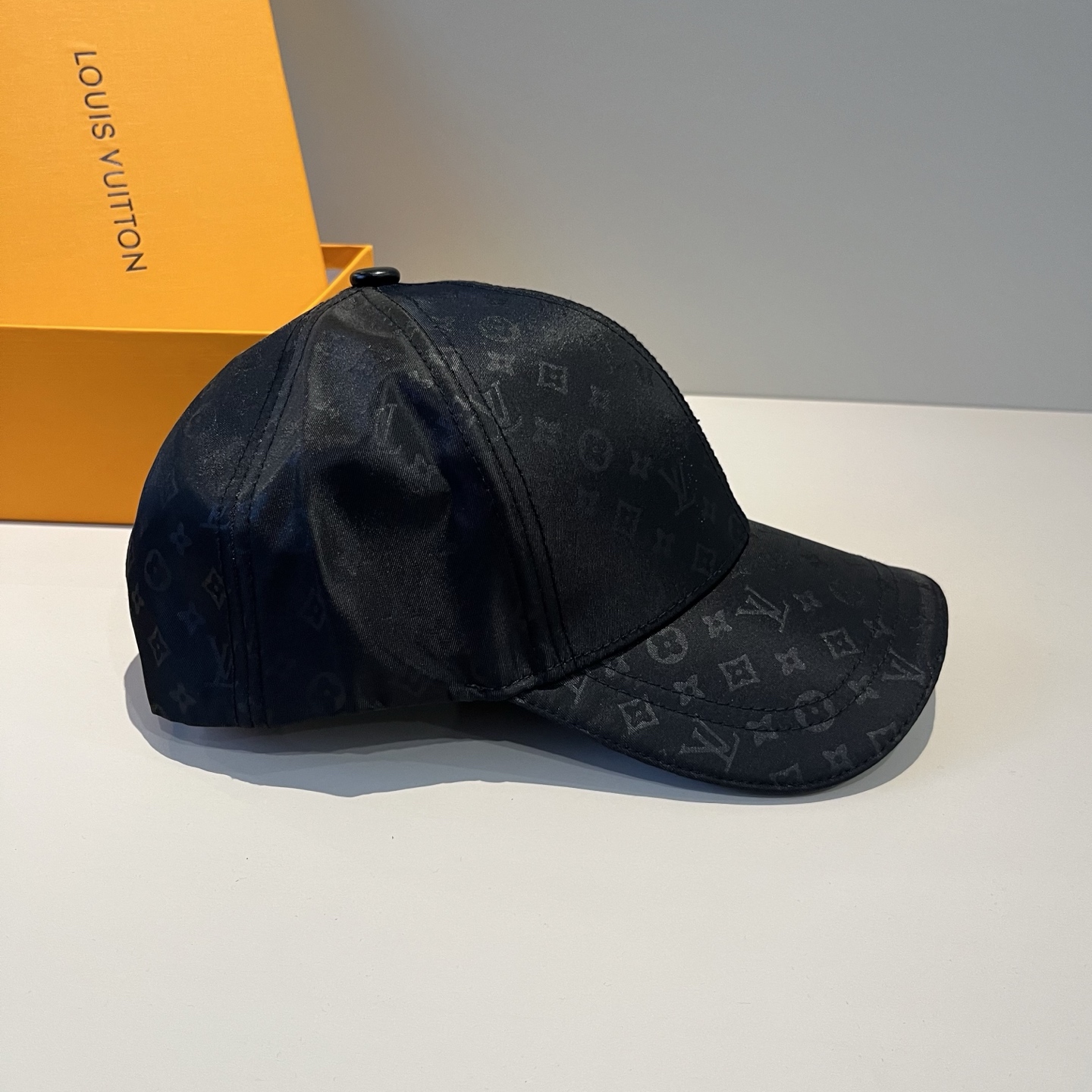 🧢路易威登棒球帽 LouisVuitton😍新款LV棒球帽，重工打造♥️高端大气，百搭款🤗男女通用！跑量