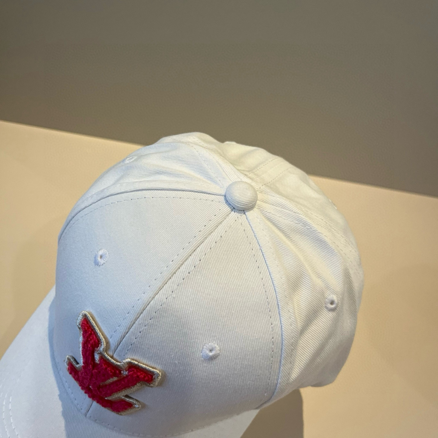 🧢路易威登棒球帽 LouisVuitton😍新款LV棒球帽，重工打造♥️高端大气，百搭款🤗男女通用！跑量