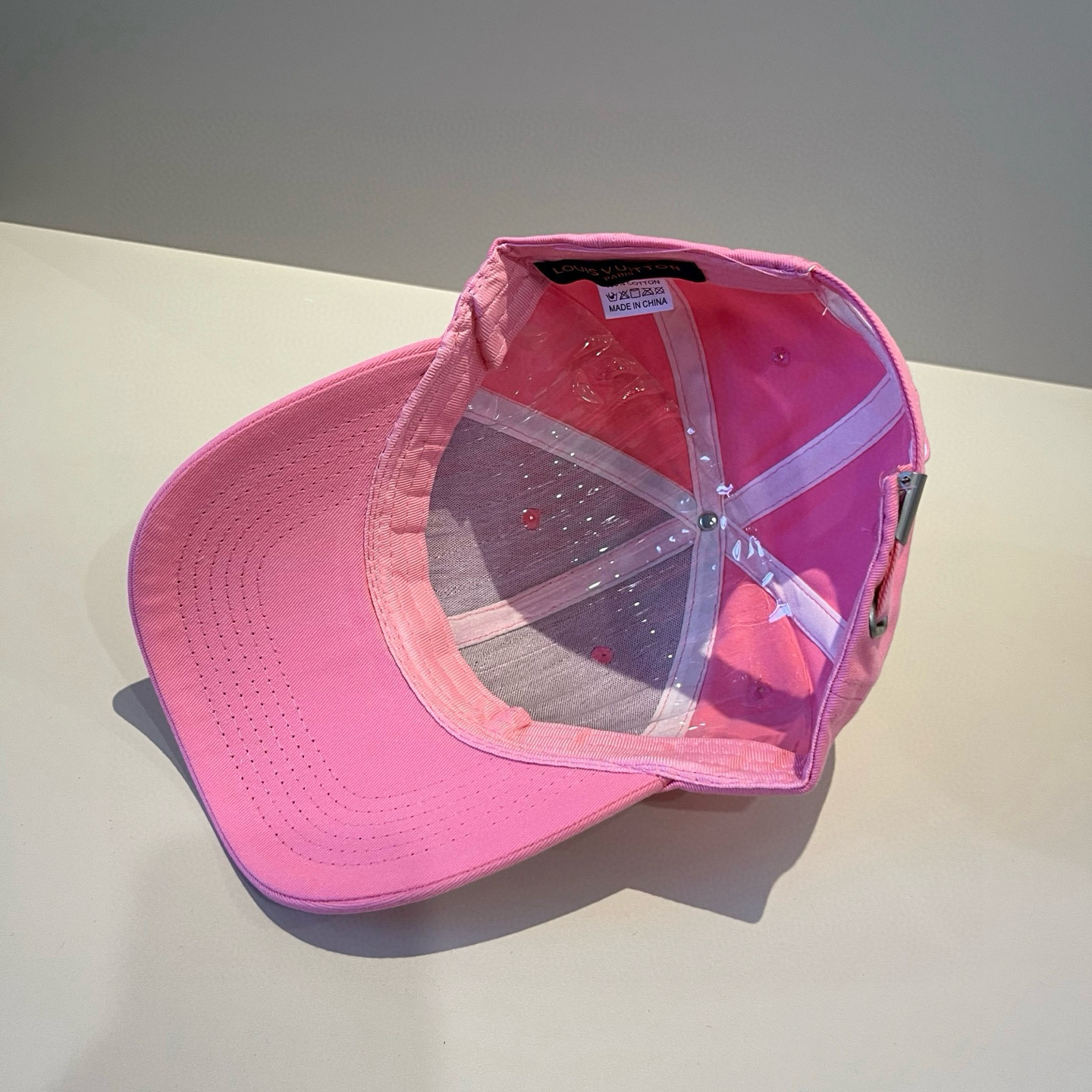 🧢路易威登棒球帽 LouisVuitton😍新款LV棒球帽，重工打造♥️高端大气，百搭款🤗男女通用！跑量