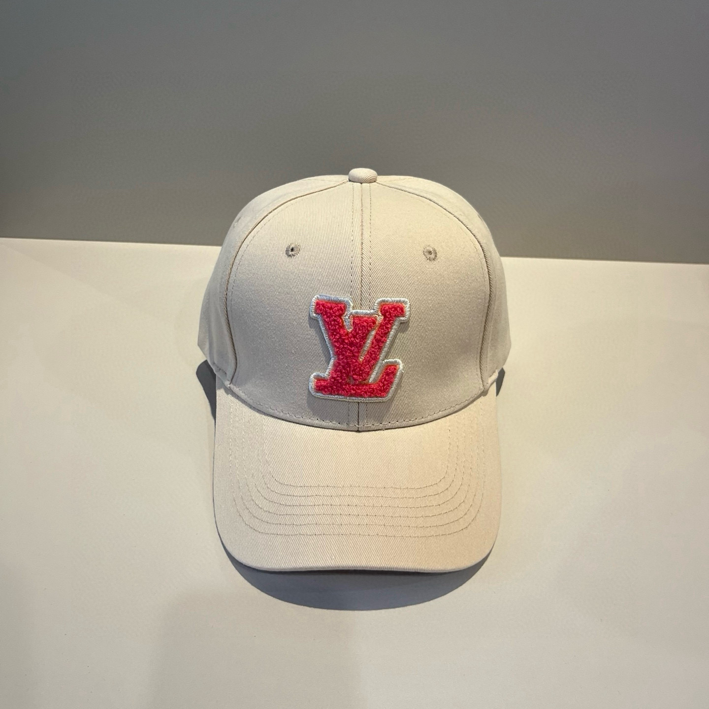 🧢路易威登棒球帽 LouisVuitton😍新款LV棒球帽，重工打造♥️高端大气，百搭款🤗男女通用！跑量