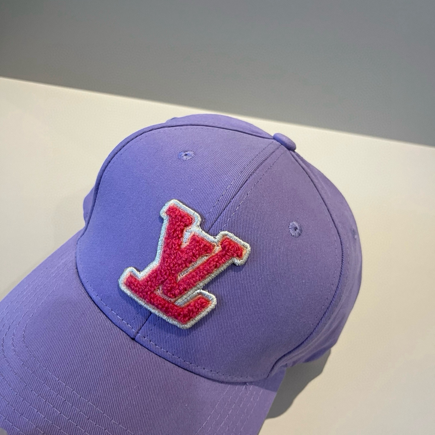 🧢路易威登棒球帽 LouisVuitton😍新款LV棒球帽，重工打造♥️高端大气，百搭款🤗男女通用！跑量
